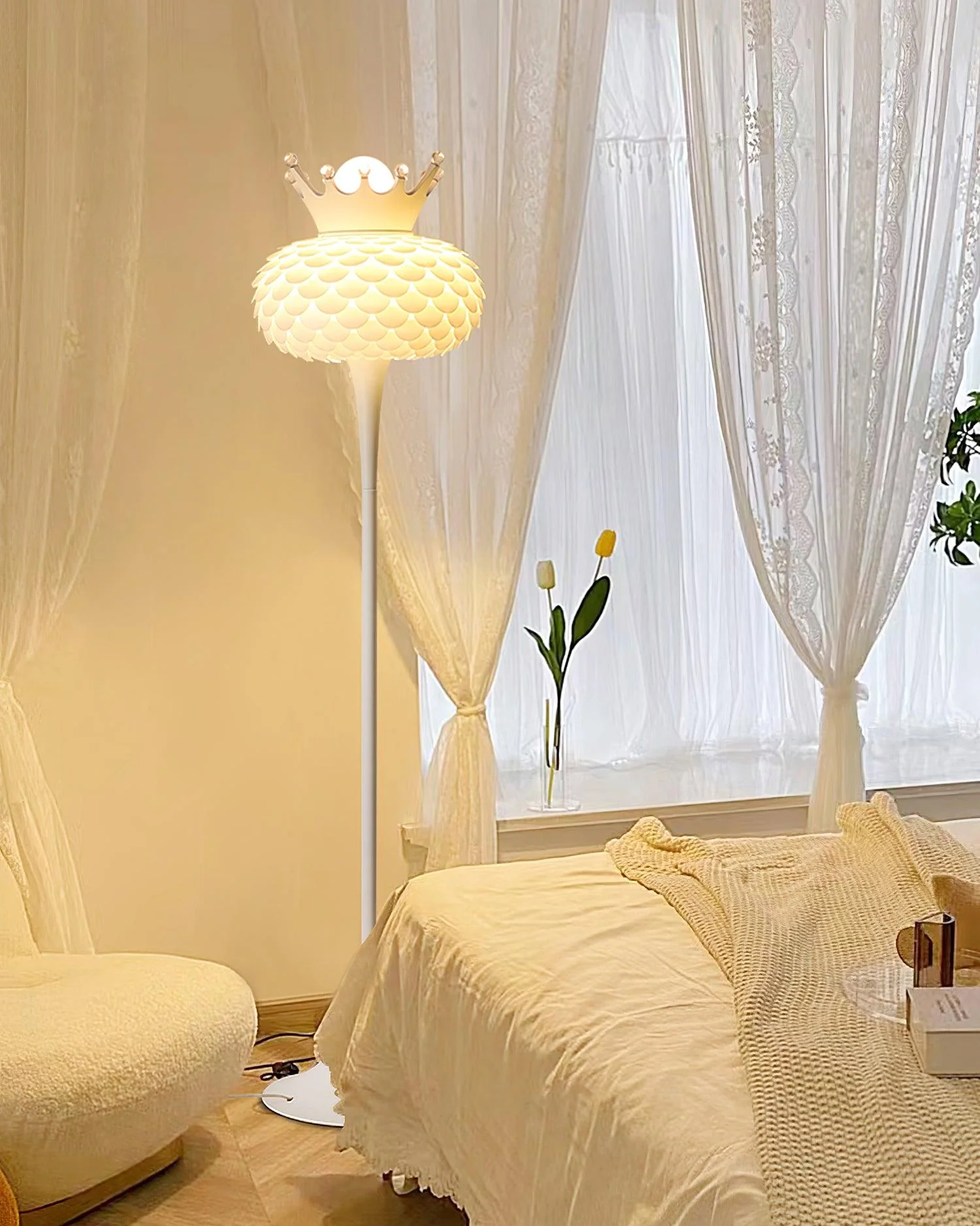 Aluvia Crown Floor Lamp - ∅ 14.9″ x H 61.4″/ Dia 38cm x H 156cm / White / UK plug