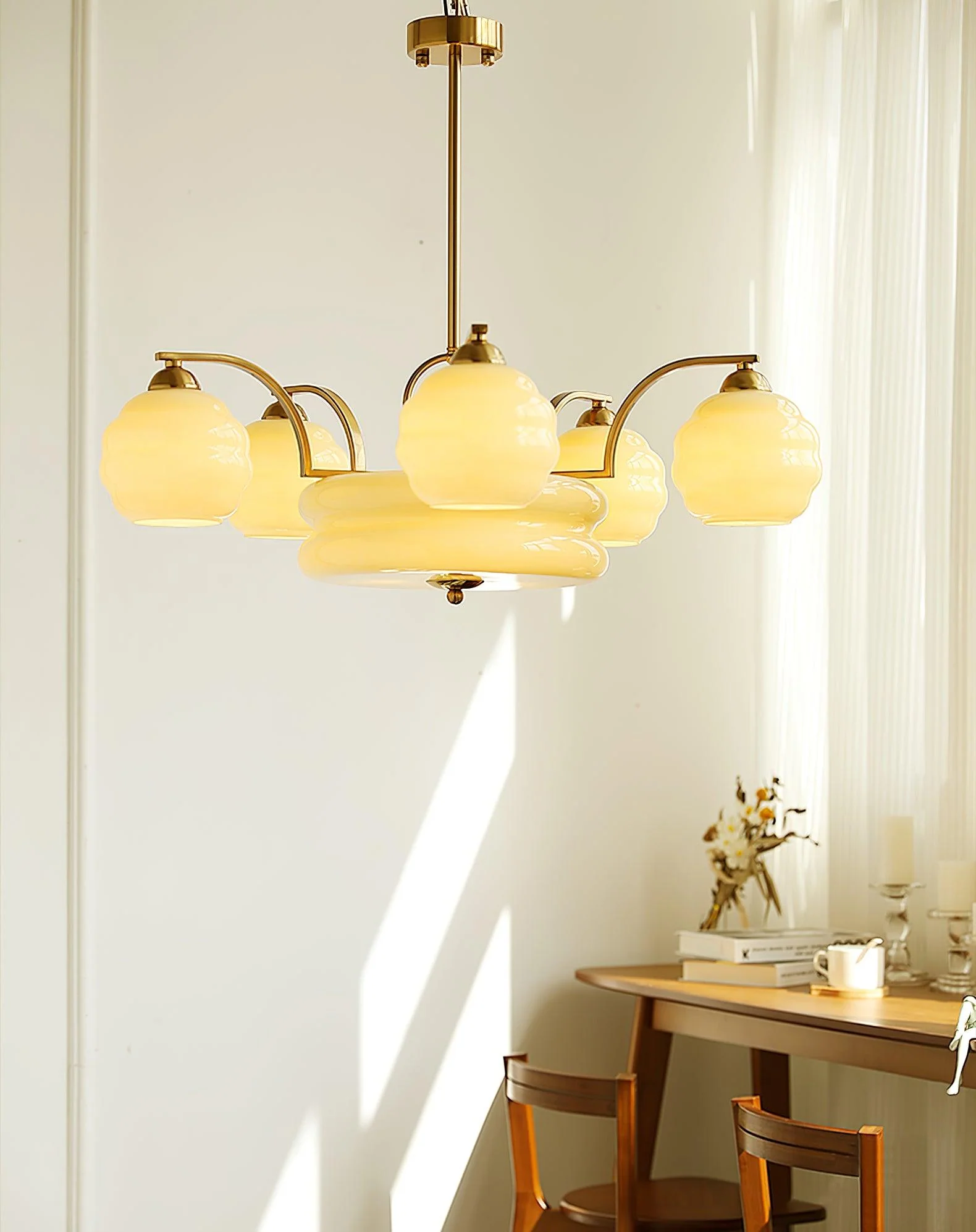 Люстра Art Deco Vintage - 3+1 плафона ∅62см x 28см, золотой, белый