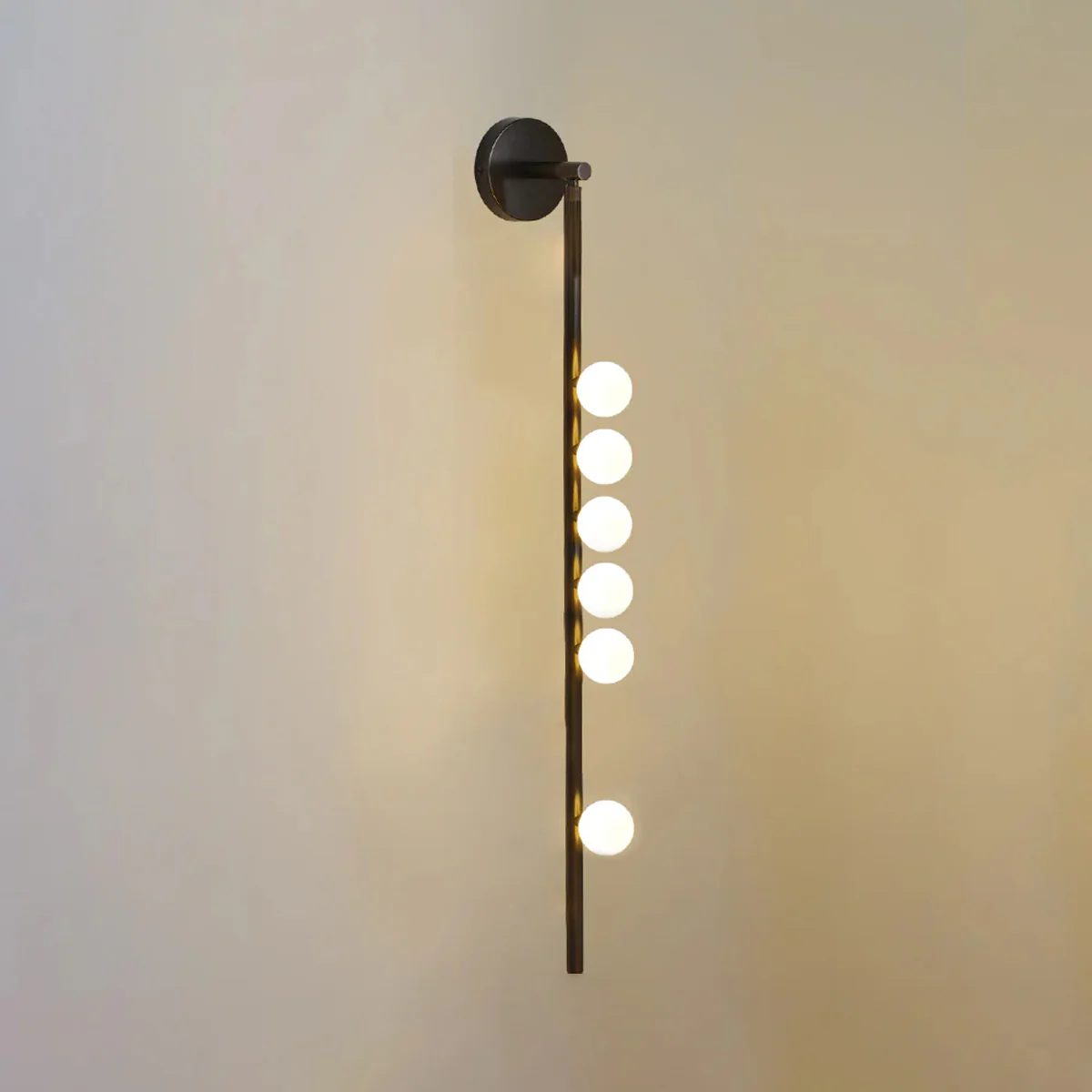 Настенный светильник Brass Glass Tube - 7 источников света ∅12см x 100см, античная латунь, белый