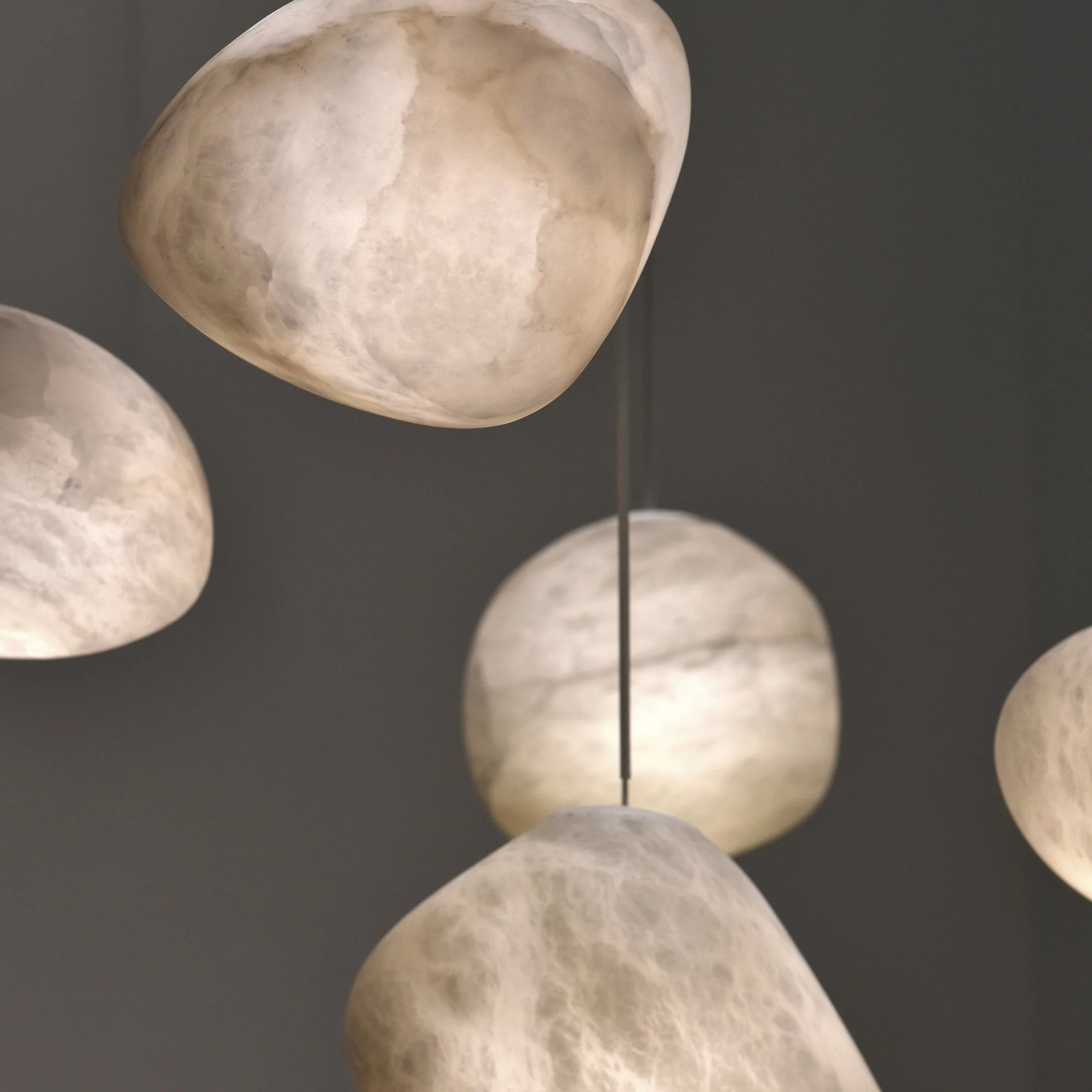 Подвесной светильник Pebbles Alabaster - модель B ∅19см x 25см, латунь, белый