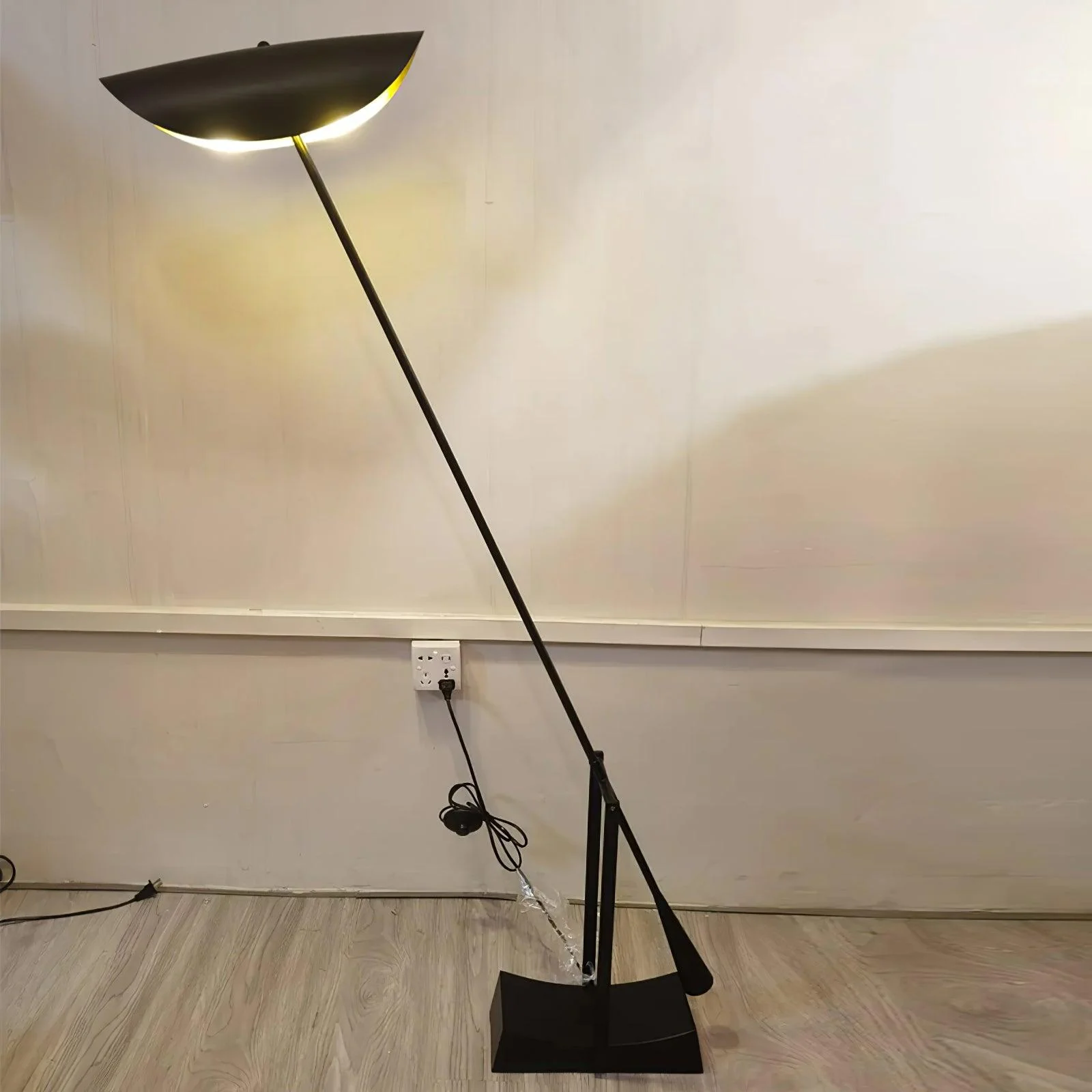 Торшер YIU-X - 40см x 150см, черный, теплый свет