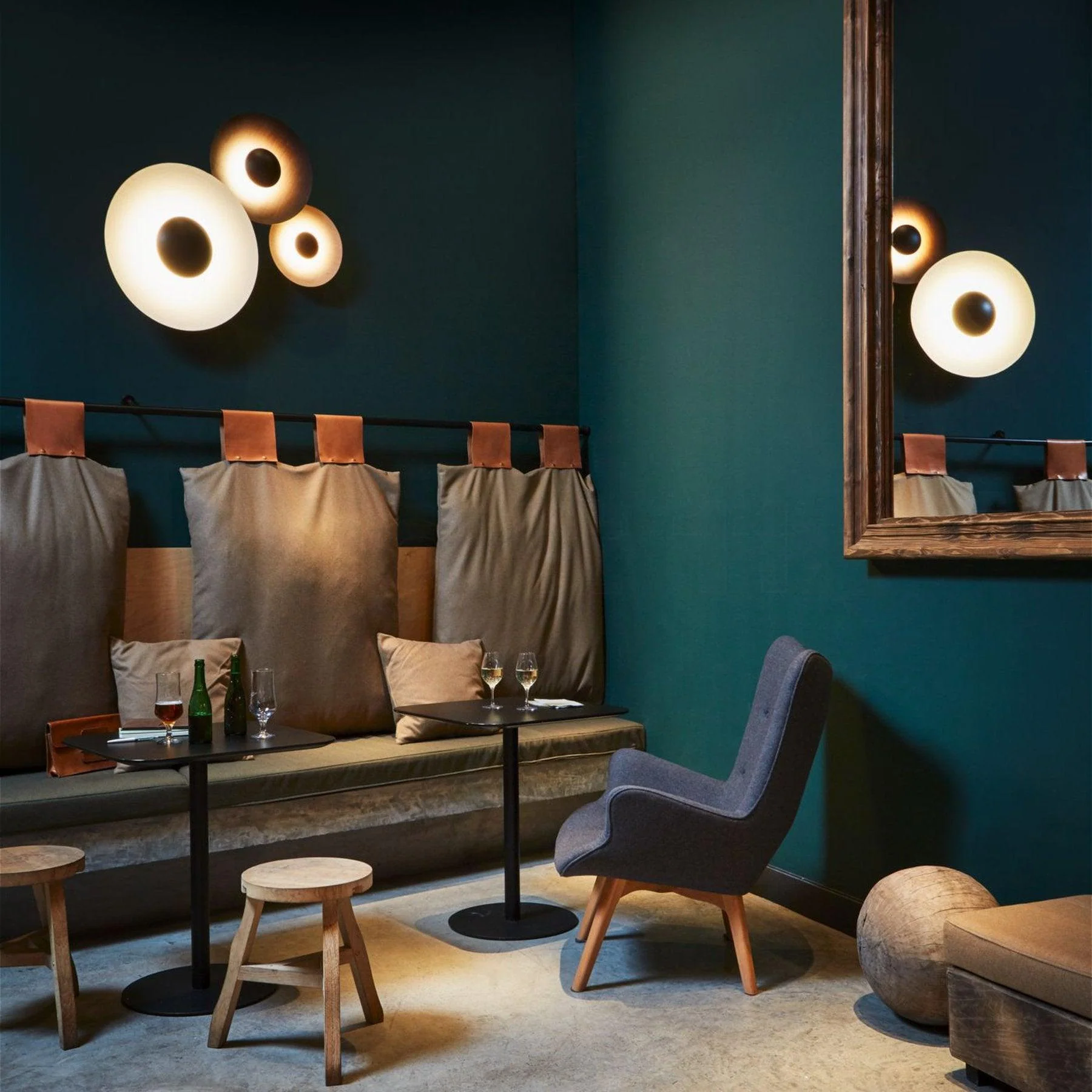 Simplicity Glow Wall Light - ∅ 15.7″ x H 15.7″ Set of 2 / White & Antique copper / Warm Light