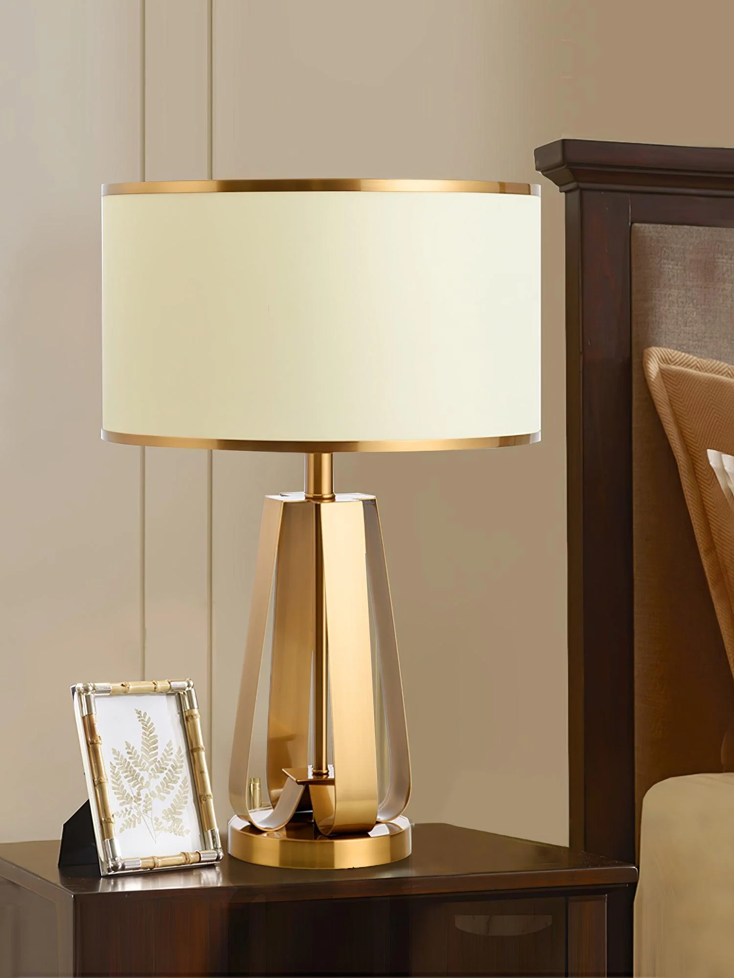 Laila Table Lamp - ∅ 15″ x H 22″ / Dia 38cm x H 56cm / Gold & White / AU plug