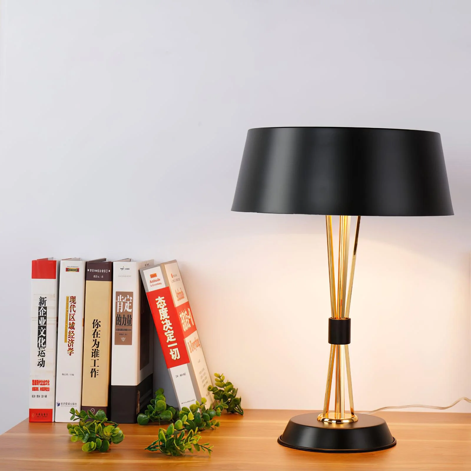 Lowrider Table Lamp - ∅ 13.7″ x H 18.8″ / Dia 35cm x H 48cm / White / US plug