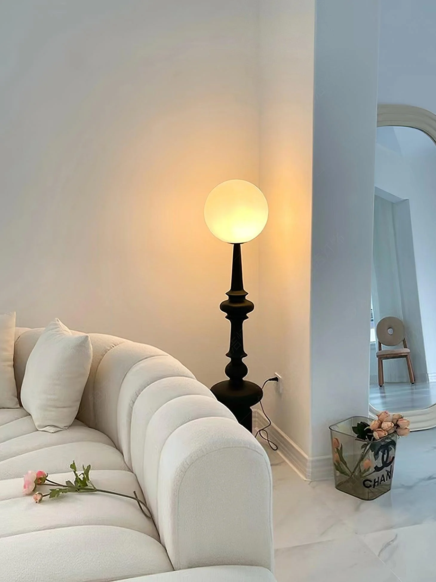 Roman Column Floor Lamp - ∅ 11.8″ x H 54.3″ / Dia 30cm x H 138cm / Black / US plug