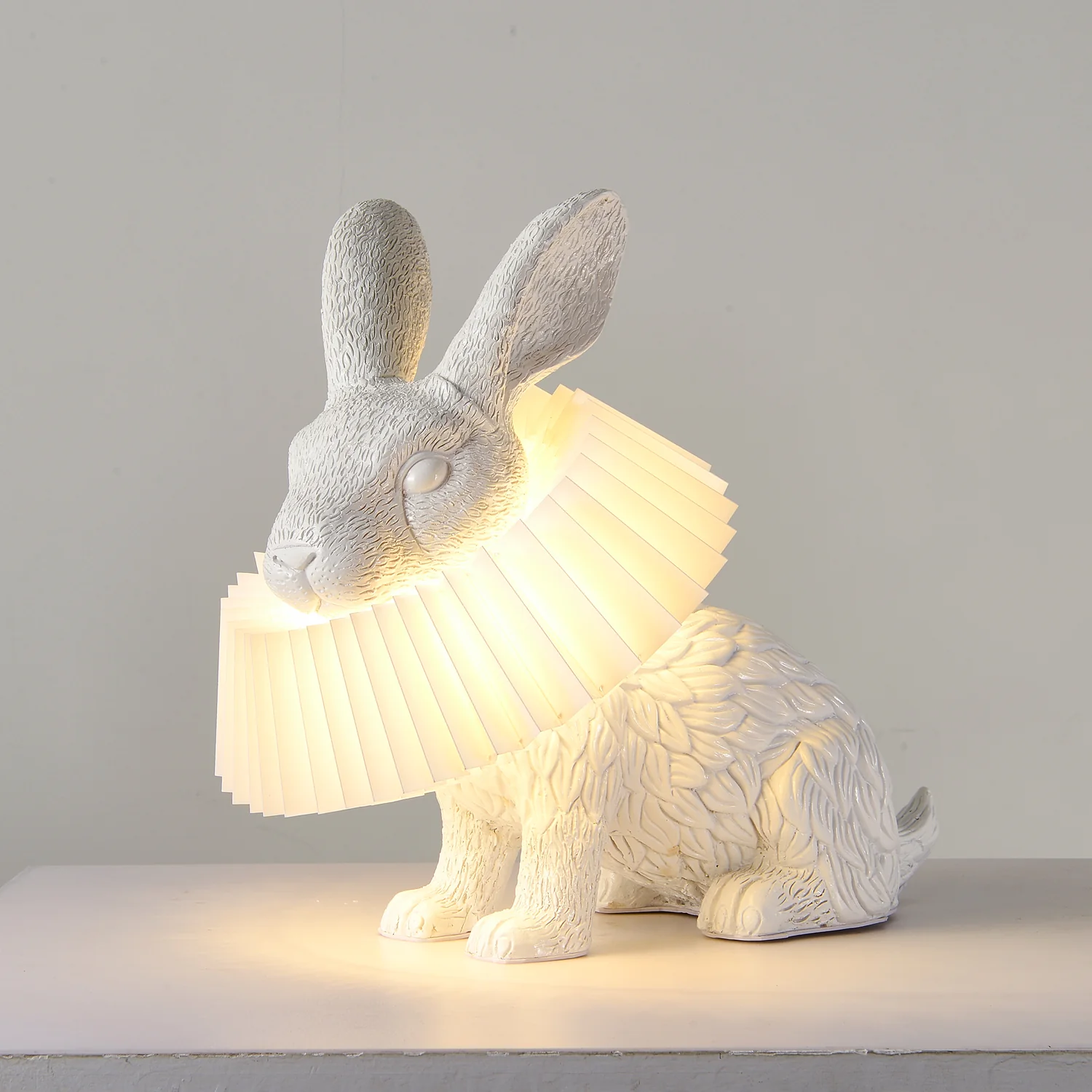 Rabbit X Table Lamp - Sit: ∅ 11.8″ x H 12.6″ / Cool Light / UK plug