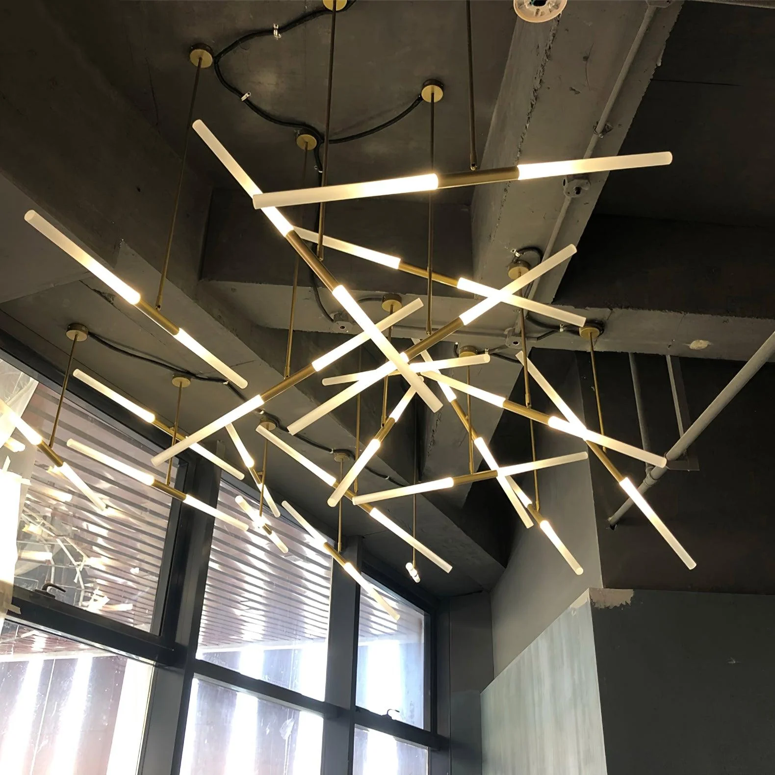 Подвесной светильник Hash Linear Suspension - 6 подвесов ∅100см x 110см, золотой, белый