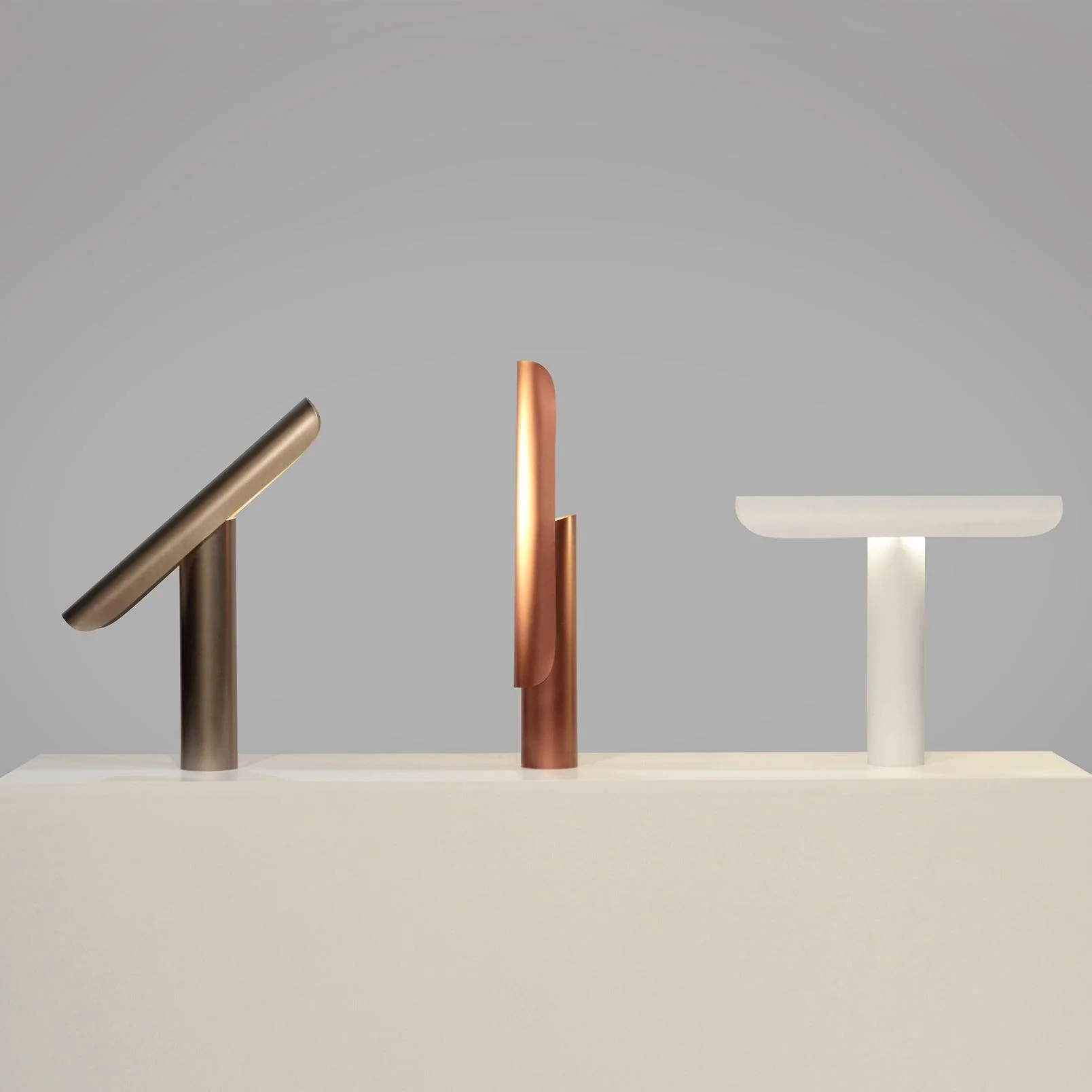 Настольный светильник T-Table - ∅30см x 30см, черный