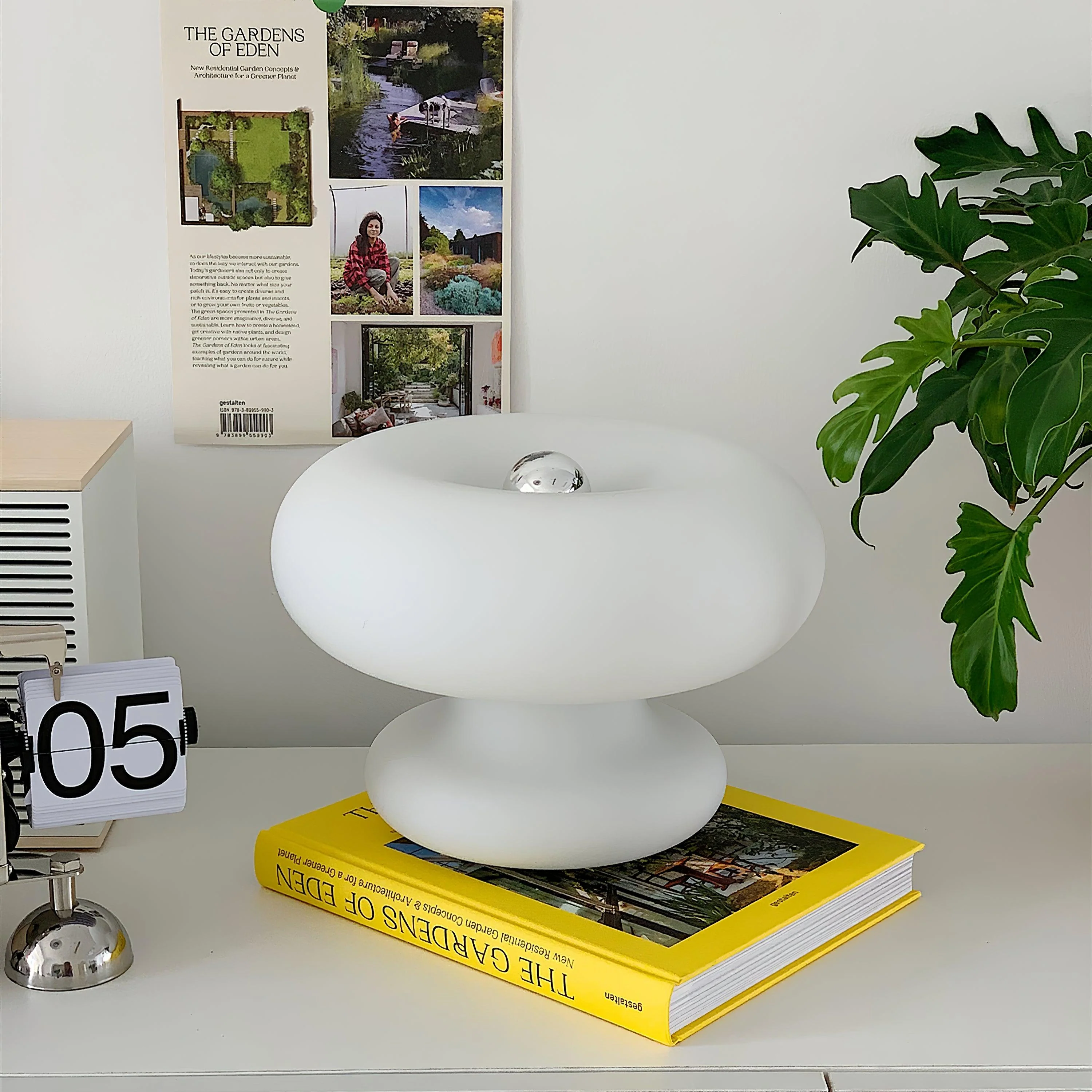 Donut Table Lamp - ∅ 11″ x H 7.9″/ Dia 28cm x H 20cm / White / UK plug
