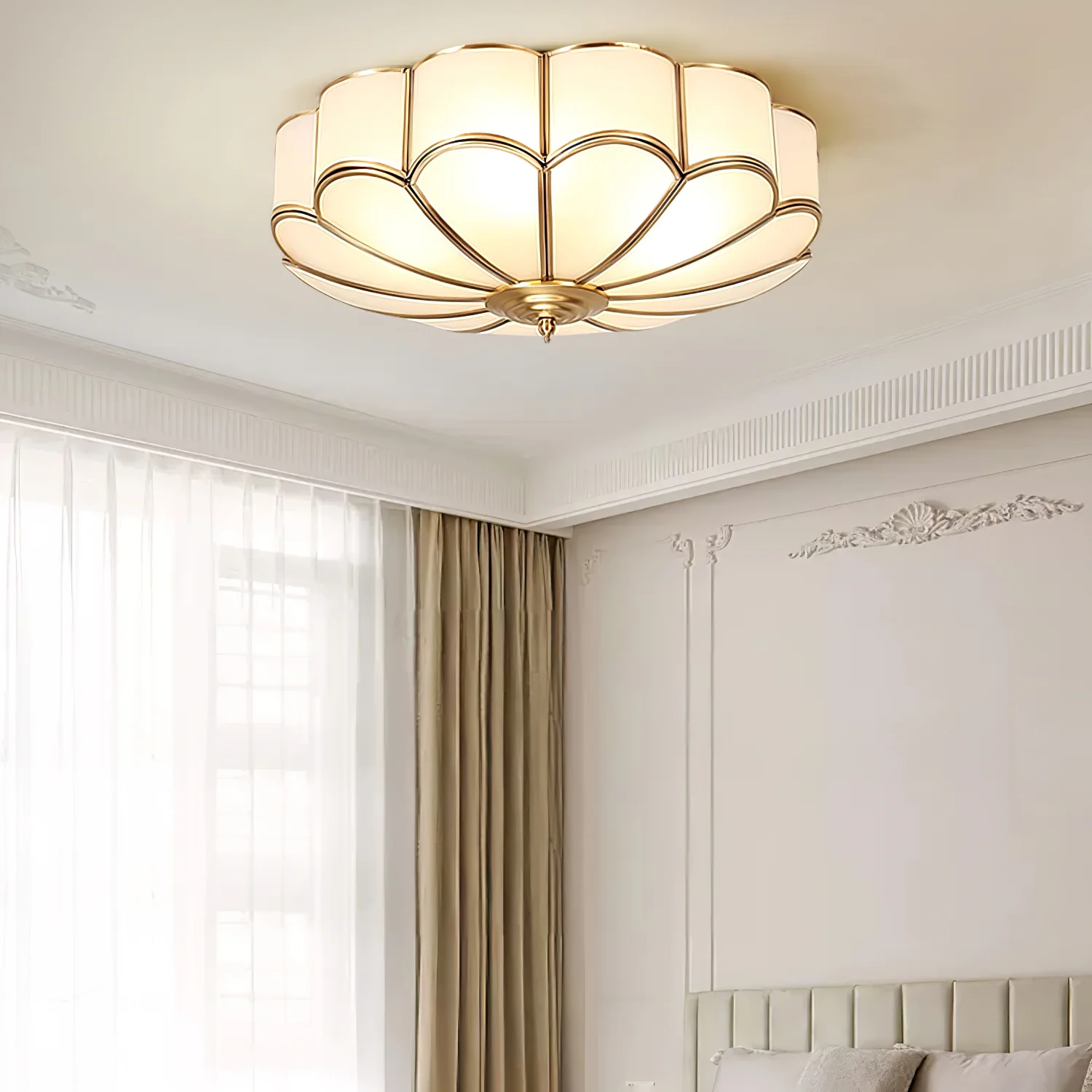 Потолочный светильник Flower Shape Glass Recessed - 6 плафонов ∅60см x 20см, латунь, стекло