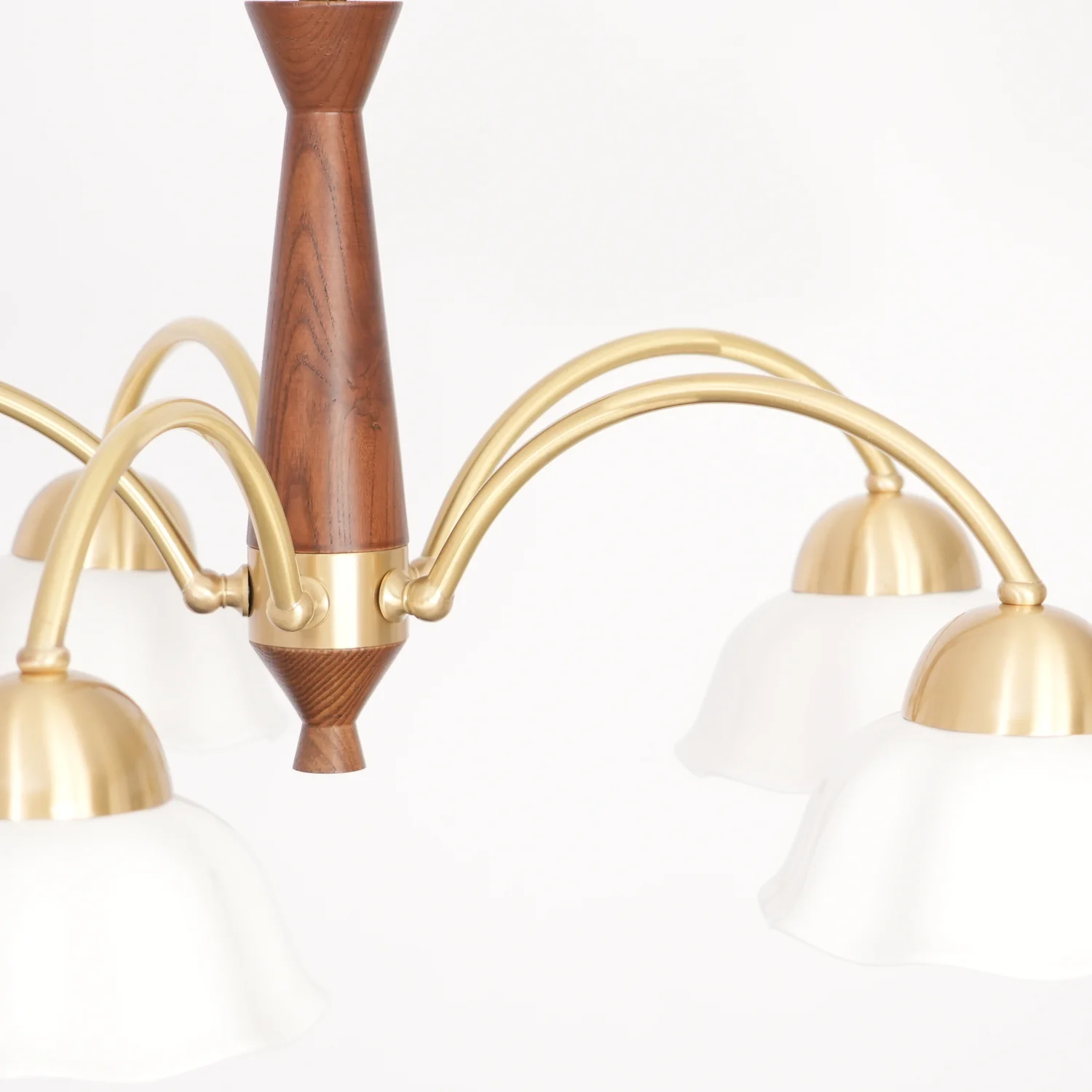 Люстра Swedish Modern Brass - 3 плафона ∅60см x 37см, латунь, орех