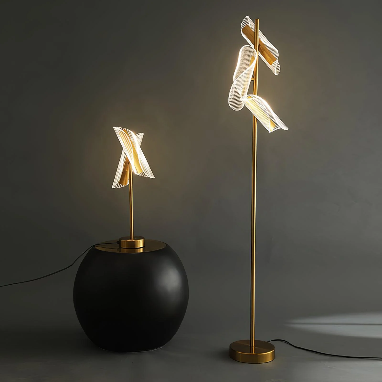 Flame Floor Lamp - ∅ 7.8″ x H 59″ / Dia 20cm x H 150cm / Gold / UK plug
