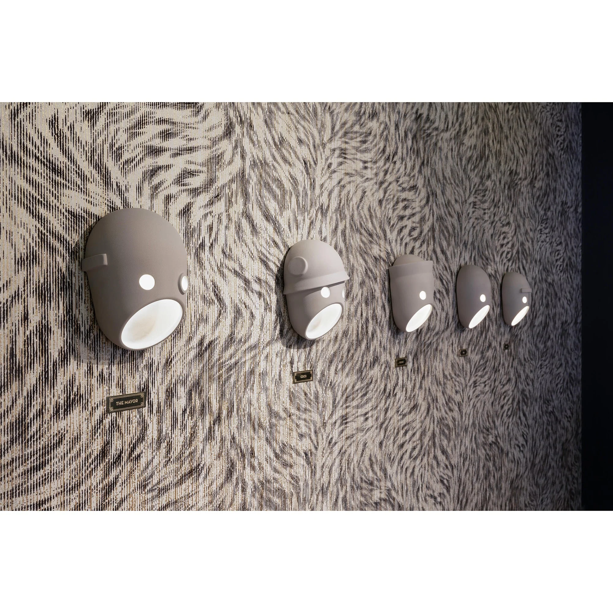 Mask Wall Light - Glen ∅ 7.1″ x H 8.7″ Set of 2 / Light Grey