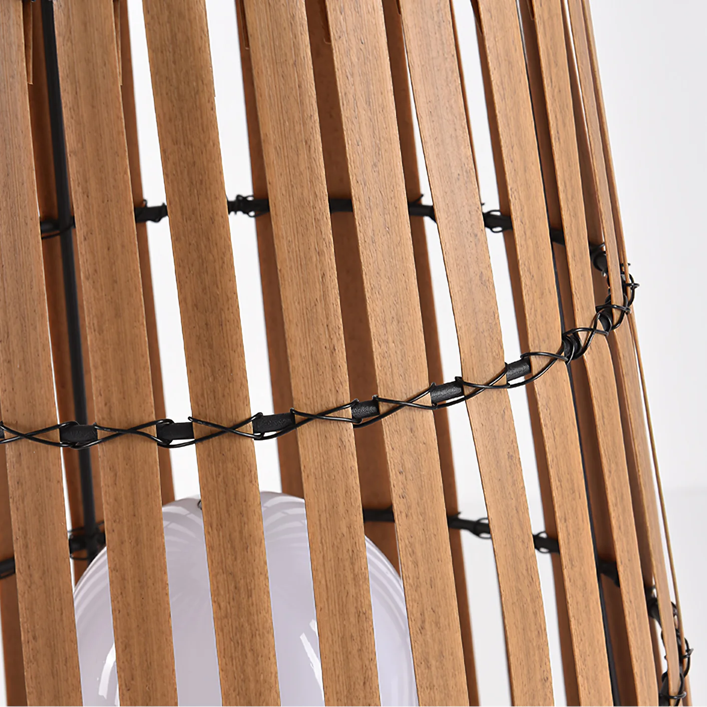 Уличный светильник Tropic Braid Lantern - модель B, солнечная батарея, ∅30см x 40см, черный, дерево