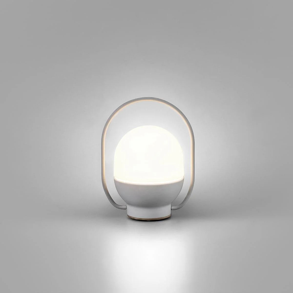 Take Away Table Lamp - ∅ 6.3″ x H 7.9″ / Dia 16cm x H 20cm / Black / AU plug