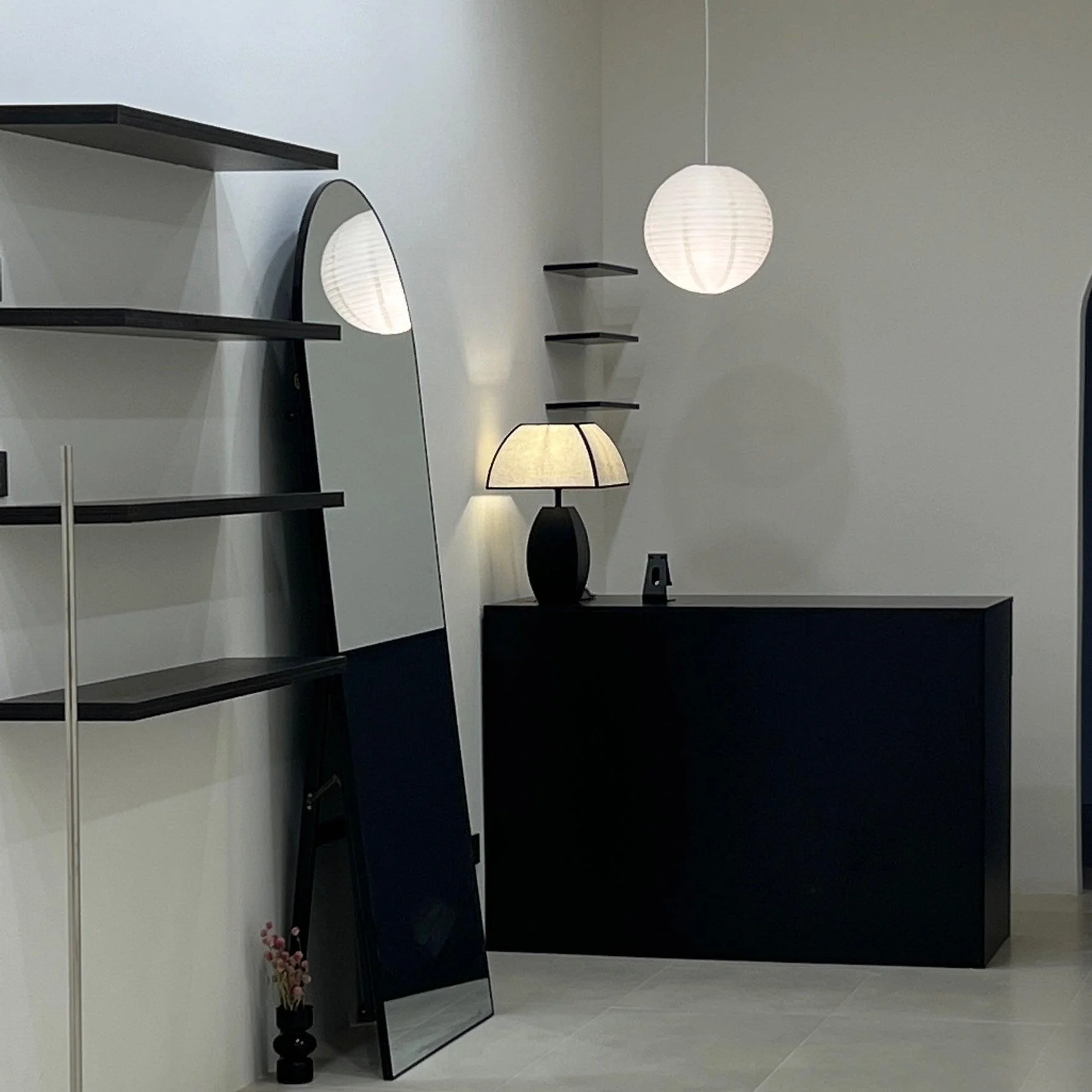 Javier Black Table Lamp - ∅ 13.7″ x H 21.6″ / Dia 35cm x H 55cm / Black / US plug