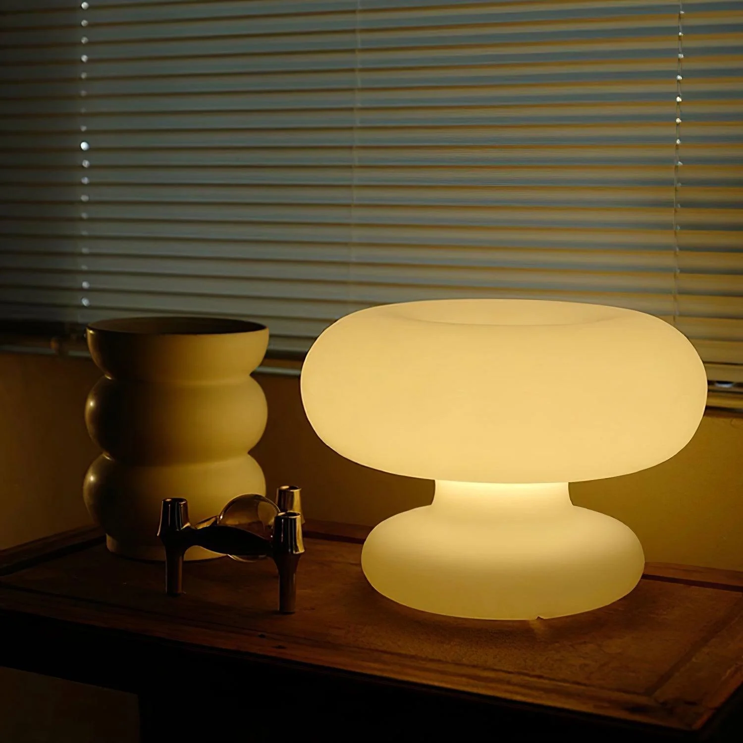 Donut Table Lamp - ∅ 11″ x H 7.9″/ Dia 28cm x H 20cm / White / UK plug