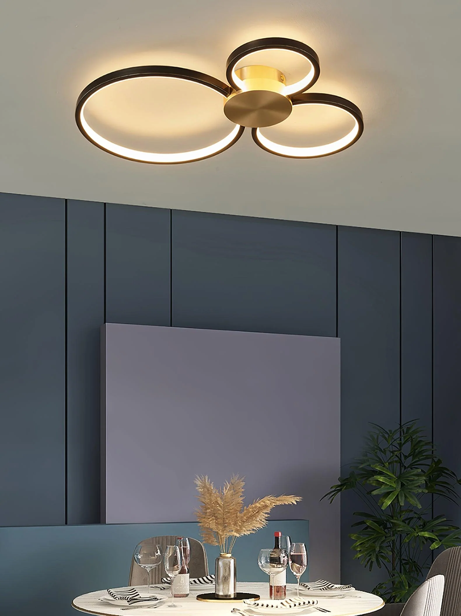 Потолочный светильник Loop LED - три круга, 90см x 73см x 7см, латунь, черный, теплый свет