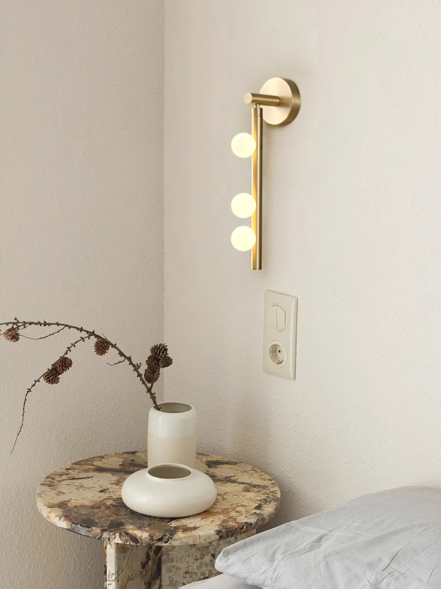 Настенный светильник Brass Glass Tube - 7 источников света ∅12см x 100см, античная латунь, белый
