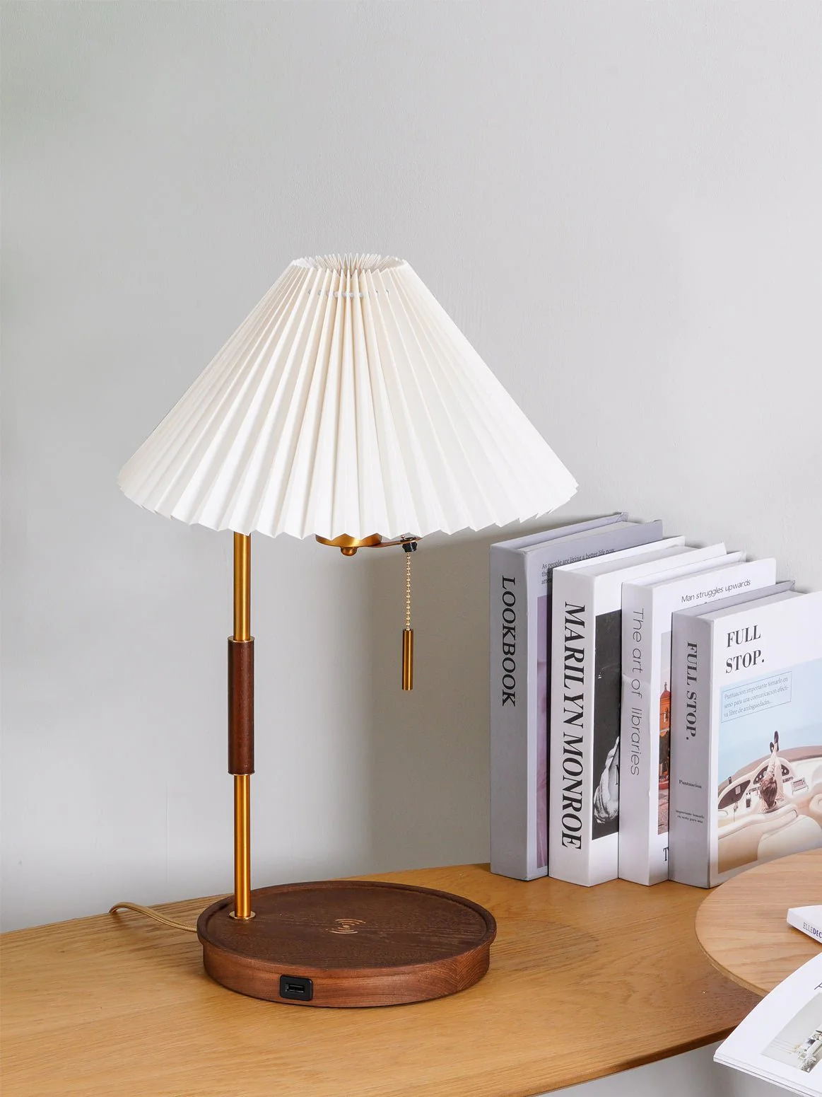 Настольный светильник Wooden Retro - ∅31см x 52см, орех, серый, версия с беспроводной зарядкой