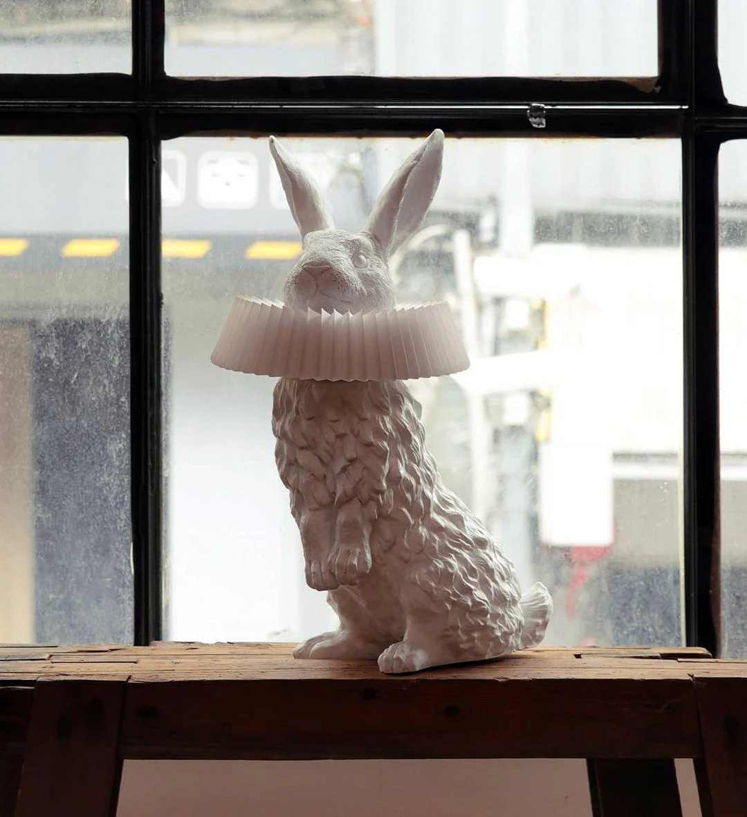 Rabbit X Table Lamp - Sit: ∅ 11.8″ x H 12.6″ / Cool Light / UK plug