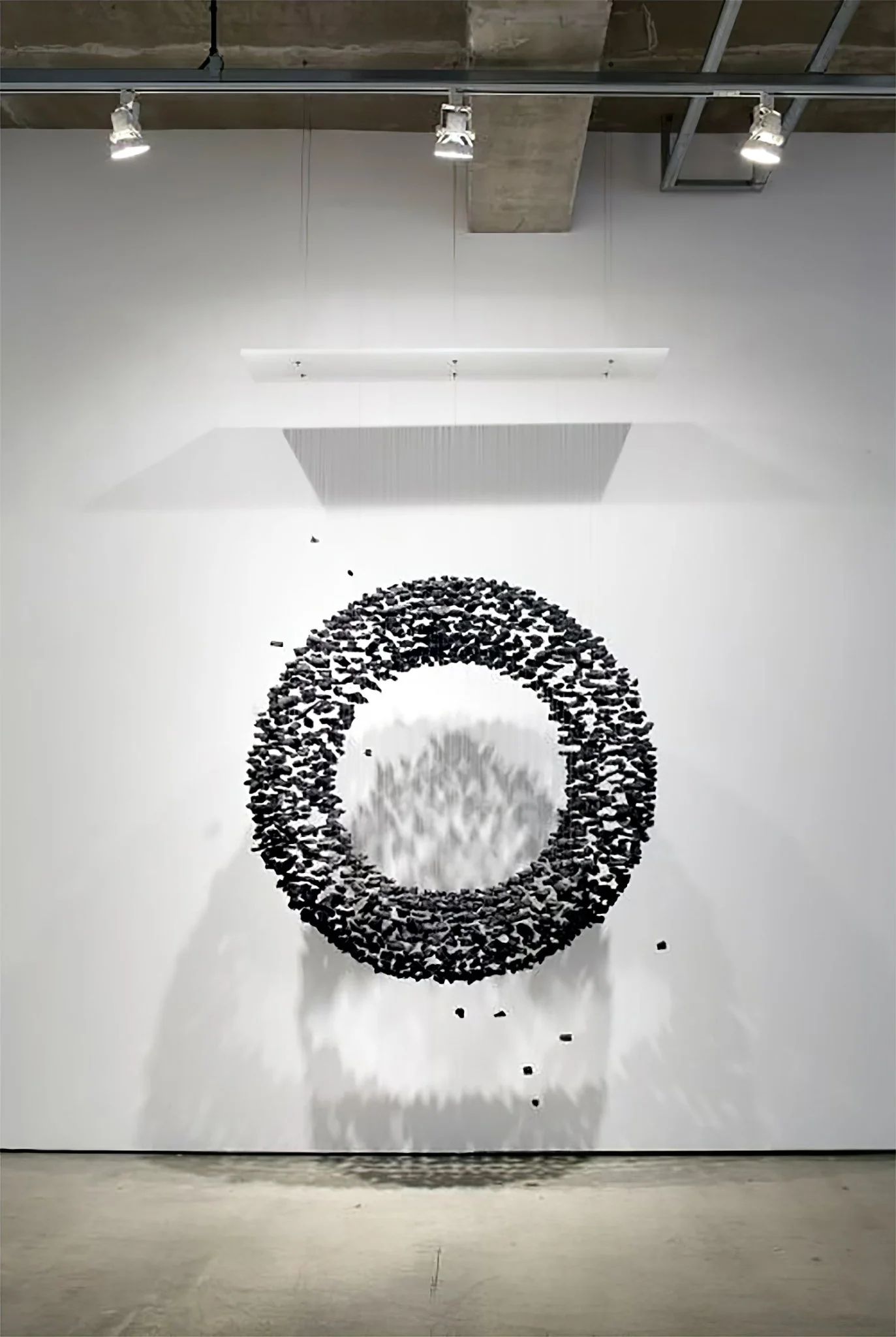 Люстра Charcoal Shape O - ∅178см x 203см, черный, теплый свет