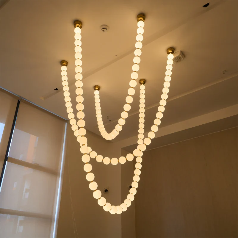 Люстра Pearl Necklace Balls - 23 плафона ∅10см x 250см, золотой, белый, пульт ДУ, диммер