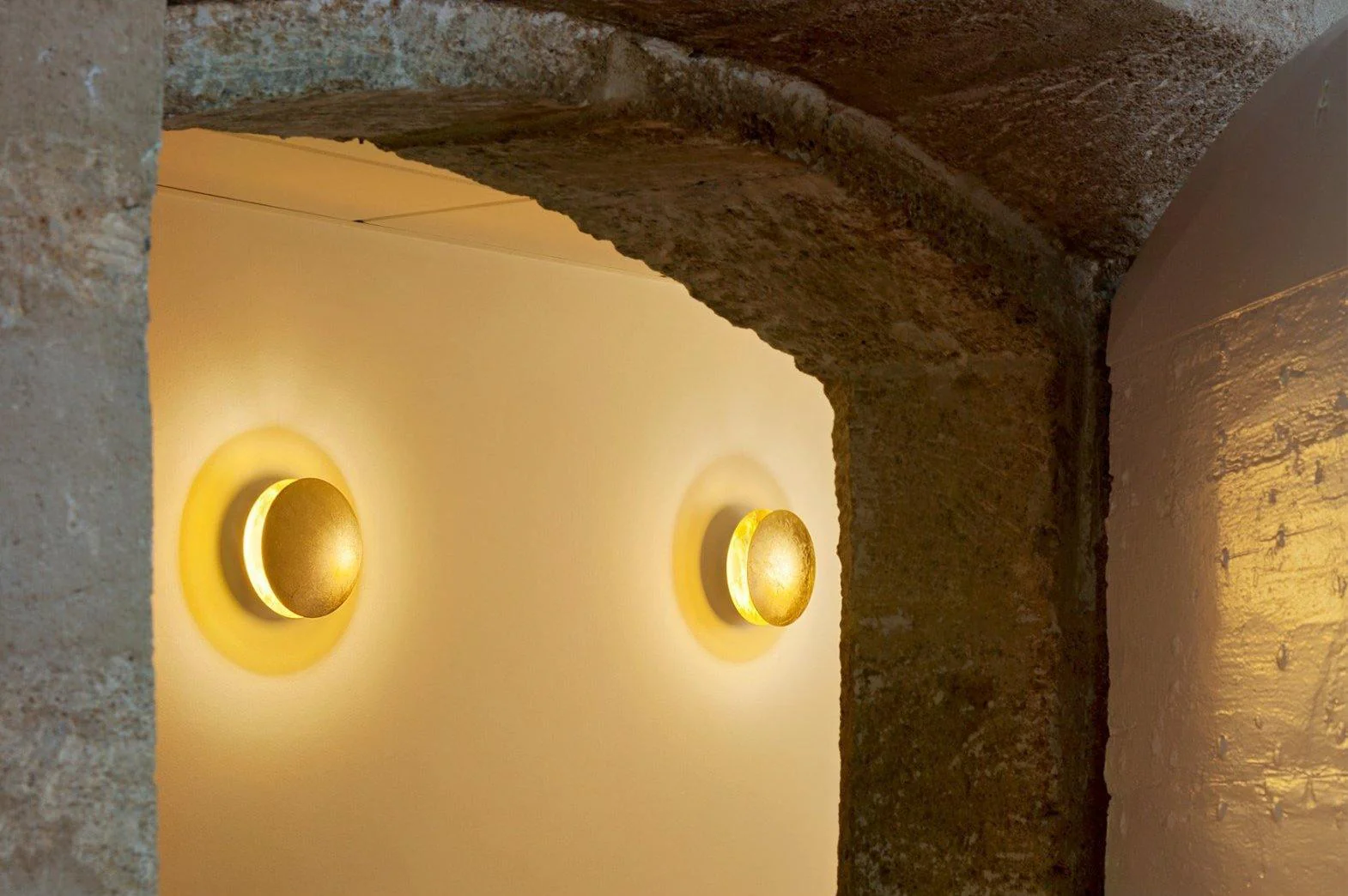 Giorgio Wall Lamp - Dia 25cm x H 25cm Set of 2 / Black & Bronze / Cool Light
