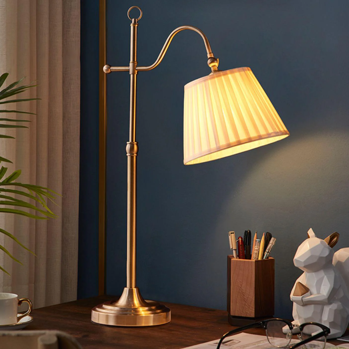 Suffolk Table Lamp - ∅ 8.6″ x H 25.2″ / Dia 24cm x H 64cm / Gold+White / AU plug