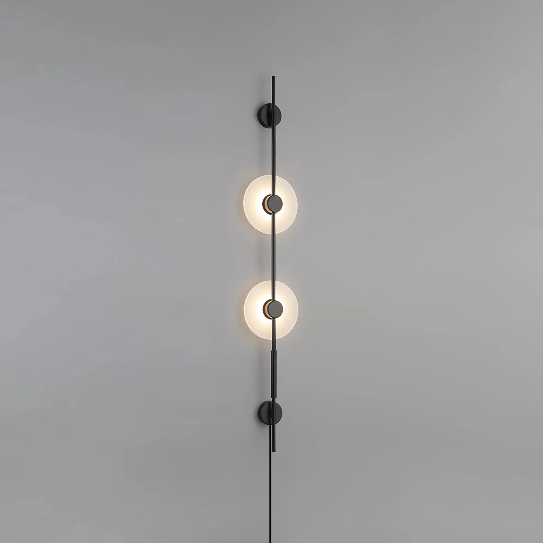 Настенный светильник Alabaster Vertical Plug-in - модель B Black ∅20см x 150см, черный, теплый свет