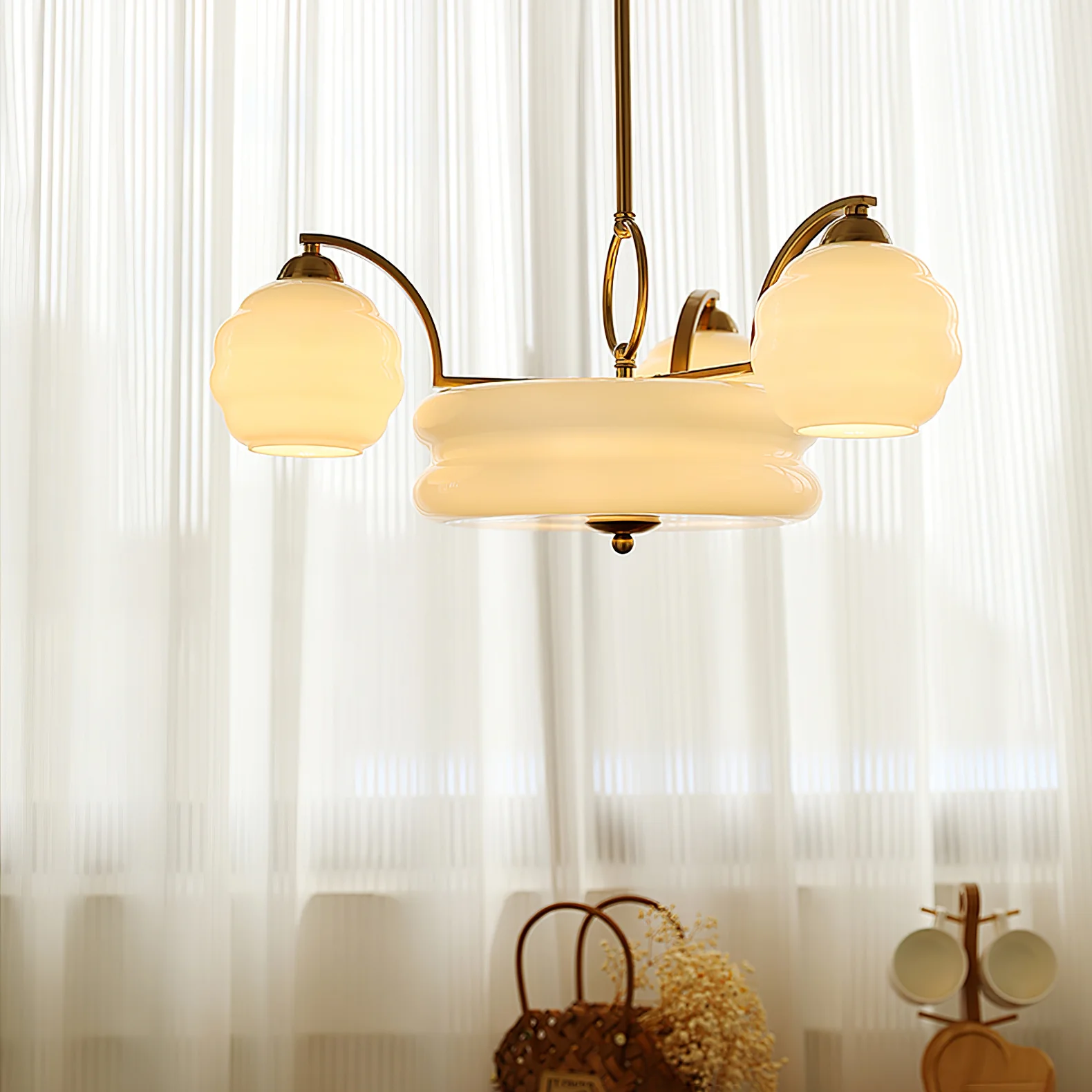 Люстра Art Deco Vintage - 3+1 плафона ∅62см x 28см, золотой, белый