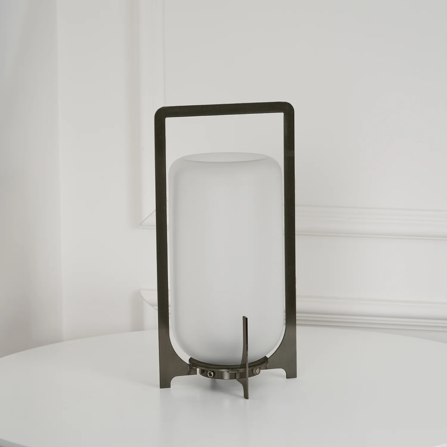 Настольный светильник Steel Twilight Lantern - ∅20см x 38см, серебряный серый, нержавеющая сталь, теплый свет, USB-разъем