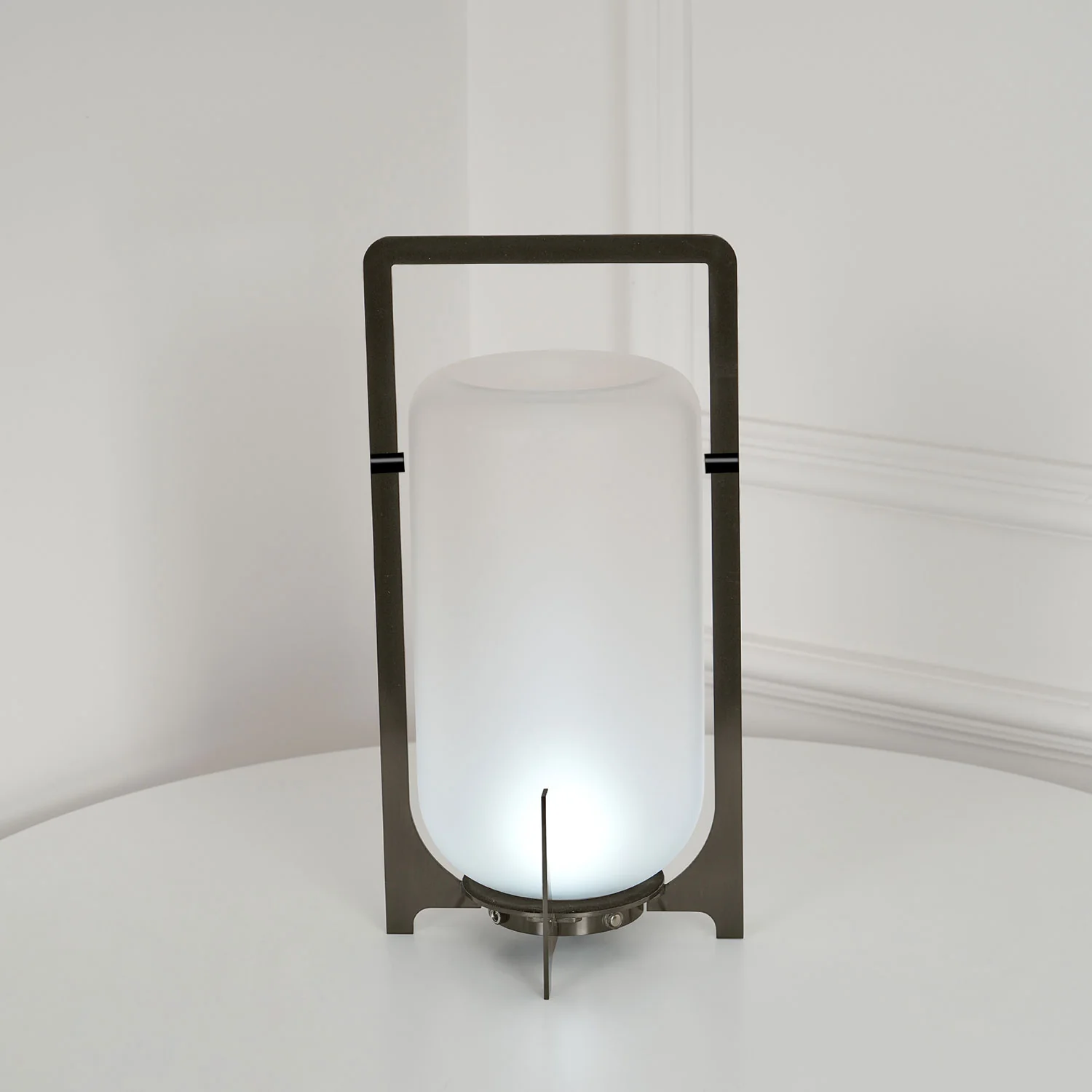 Настольный светильник Steel Twilight Lantern - ∅20см x 38см, серебряный серый, нержавеющая сталь, теплый свет, USB-разъем