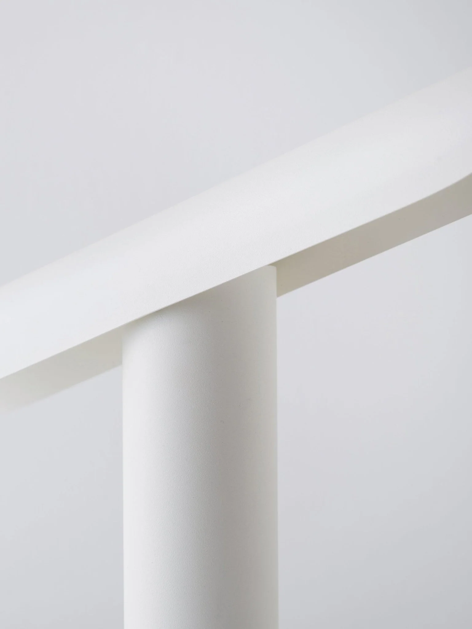 Настольный светильник T-Table - ∅30см x 30см, черный