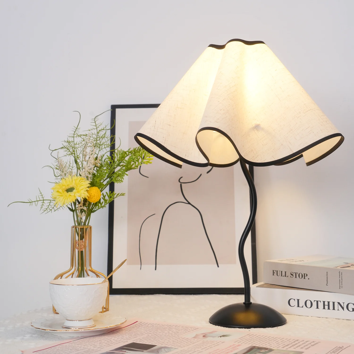 Cora Table Lamp - ∅ 14.1″ x H 18.5″ / Dia 36cm x H 47cm / Black+White Linen / UK plug