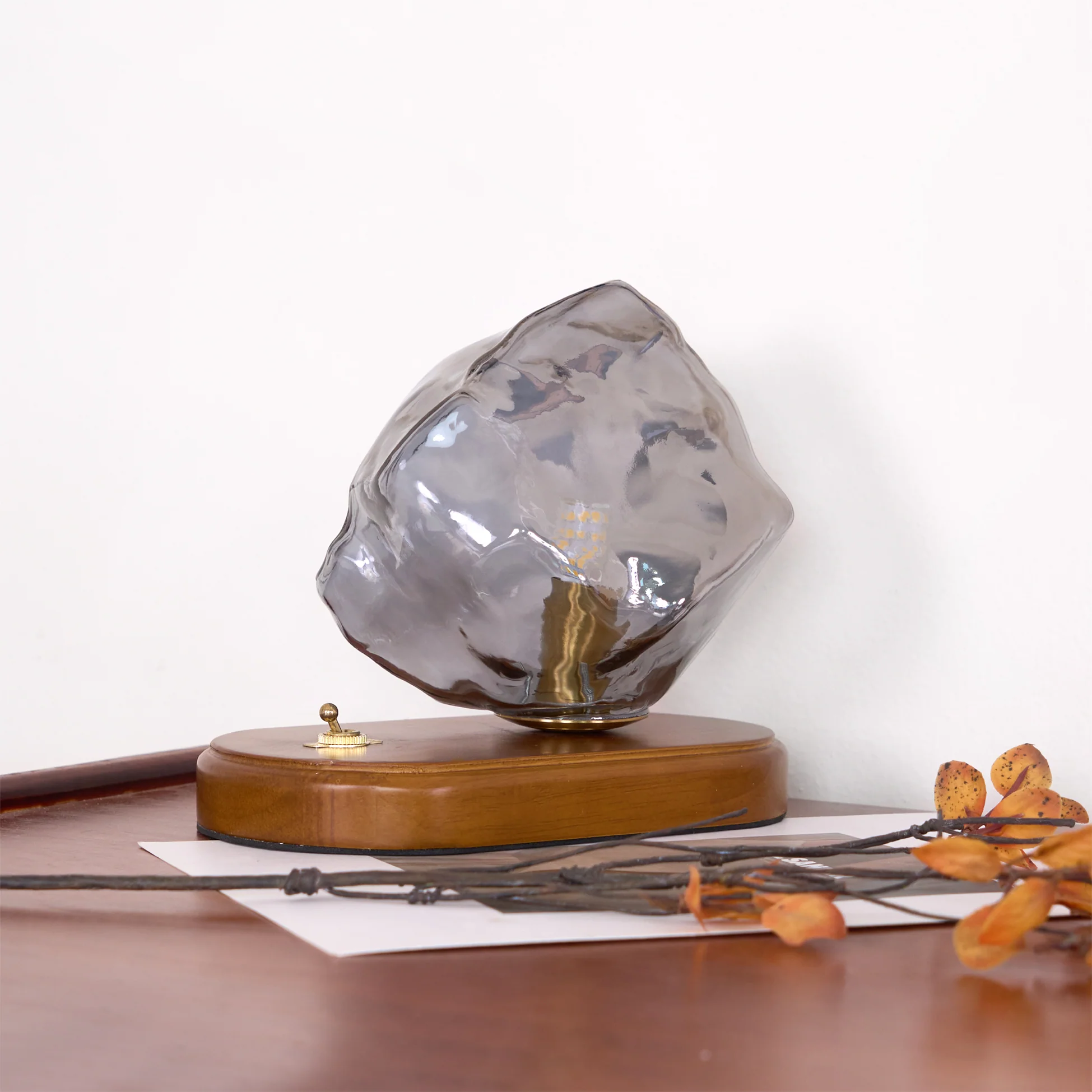 Настольный светильник Ice Stone Glass - 20см x 12см x 15см, янтарь, дерево