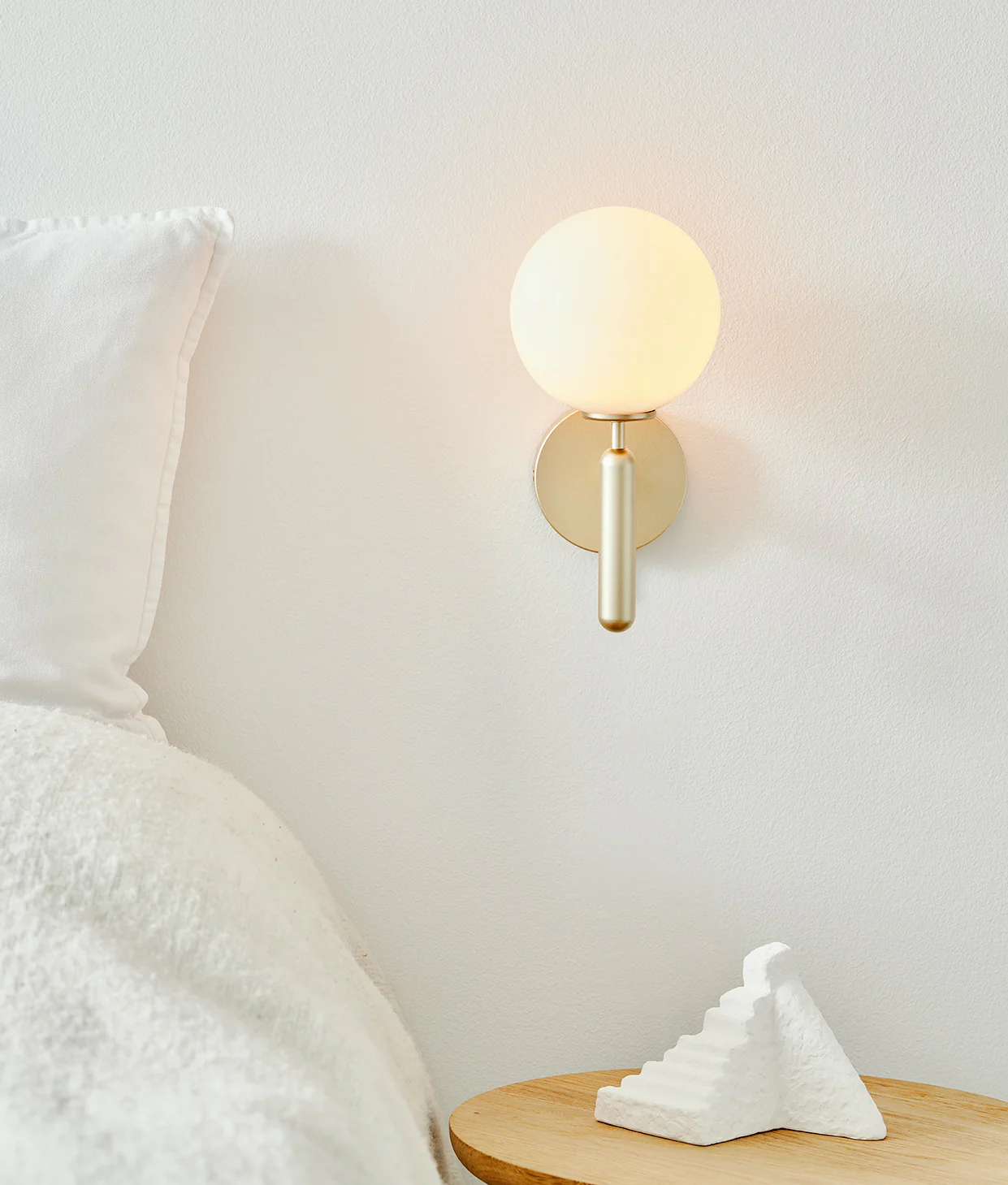 Nordica Wall Lamp - ∅ 5.9″ x H 13.4″ / Dia 15cm x H 34cm Set of 2 / Brass / White