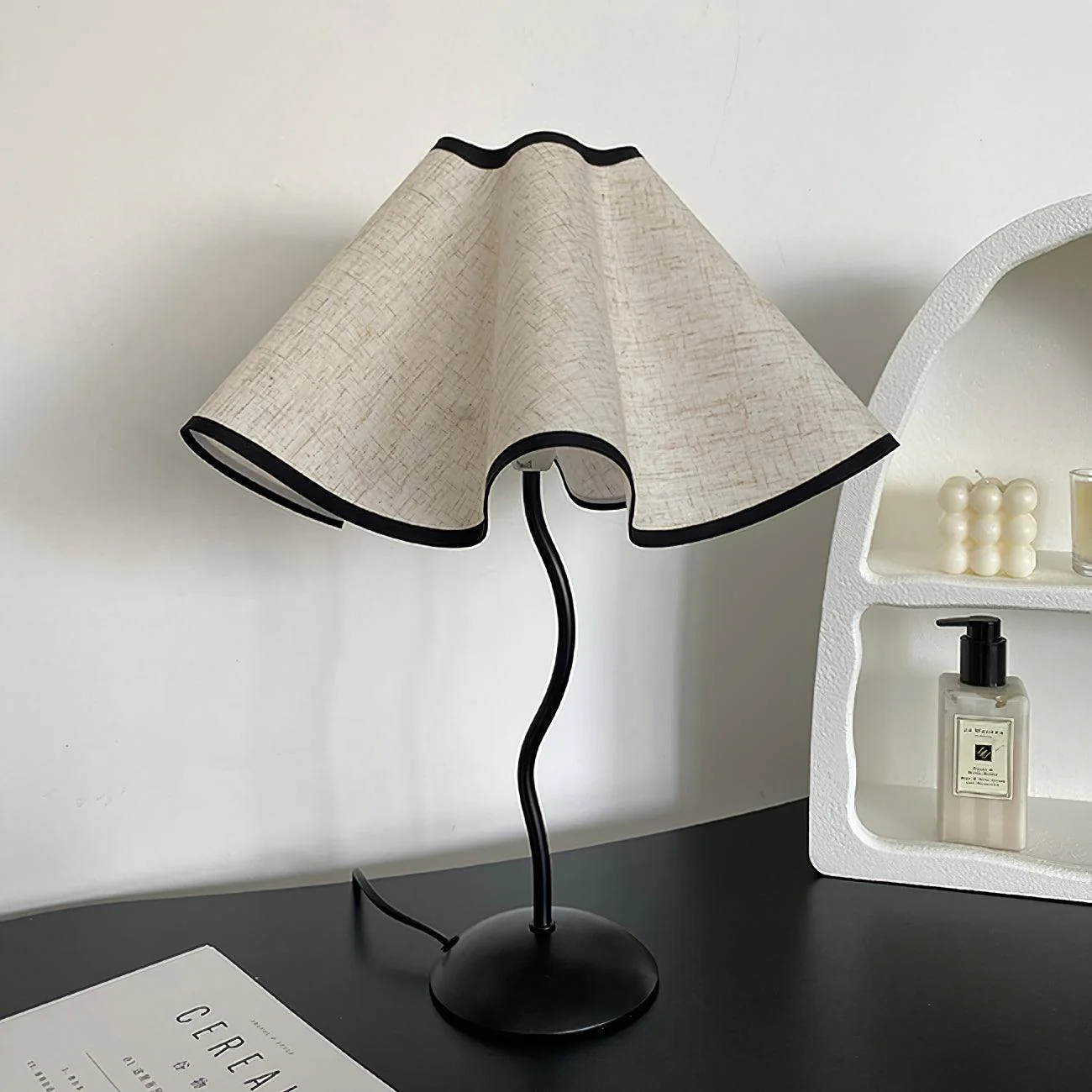 Cora Table Lamp - ∅ 14.1″ x H 18.5″ / Dia 36cm x H 47cm / Black+White Linen / UK plug