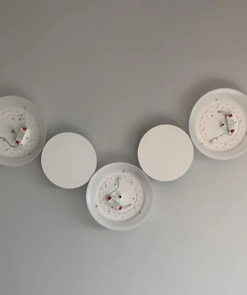 Geometric Disc Wall Lamp - Dia 28cm x H5cm set of 2 / White / Warm white