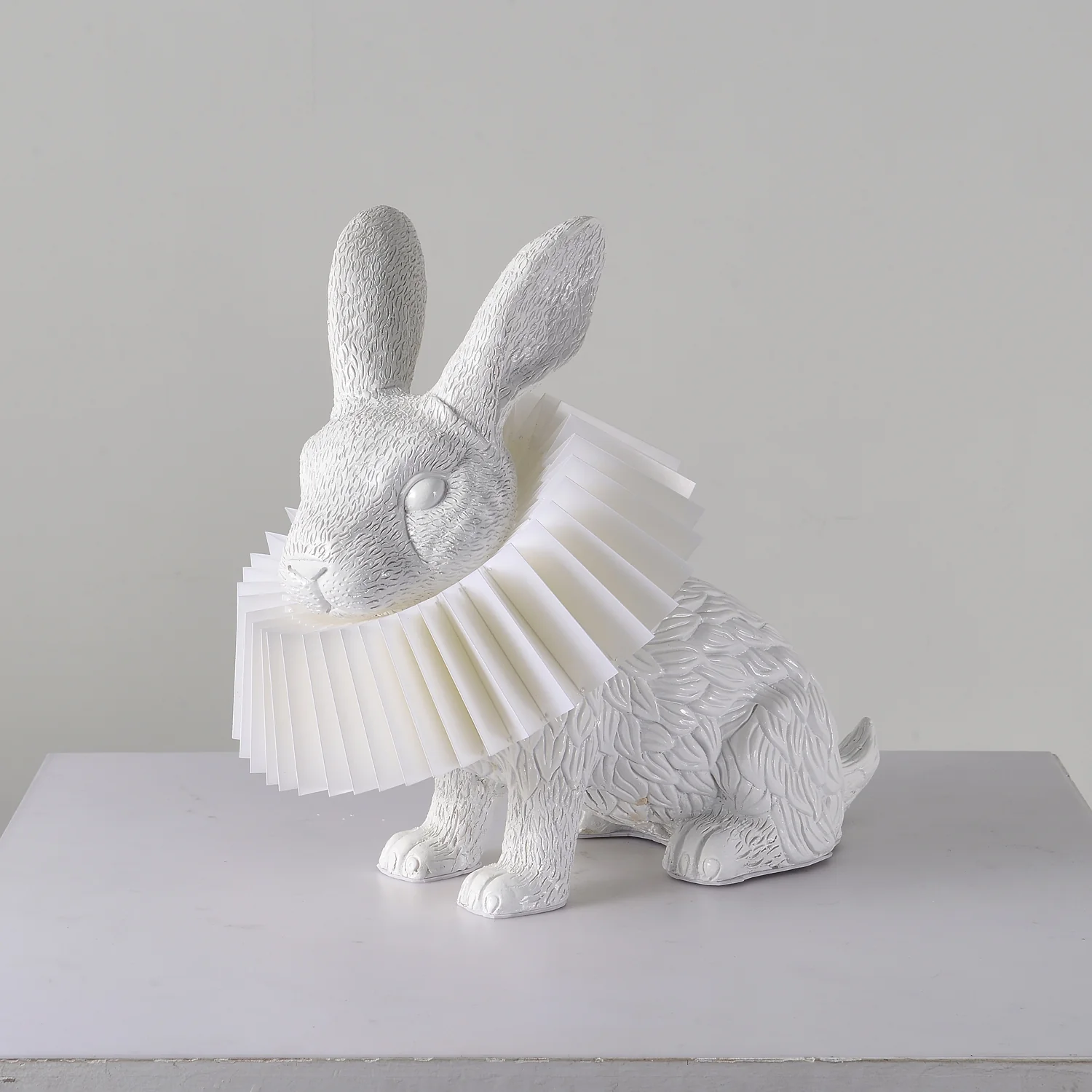 Rabbit X Table Lamp - Sit: ∅ 11.8″ x H 12.6″ / Cool Light / UK plug