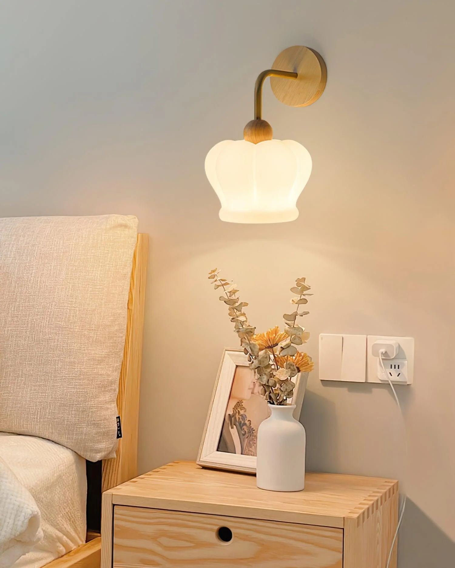 Crown Wall Lamp - Set of 2 / White & Wood color
