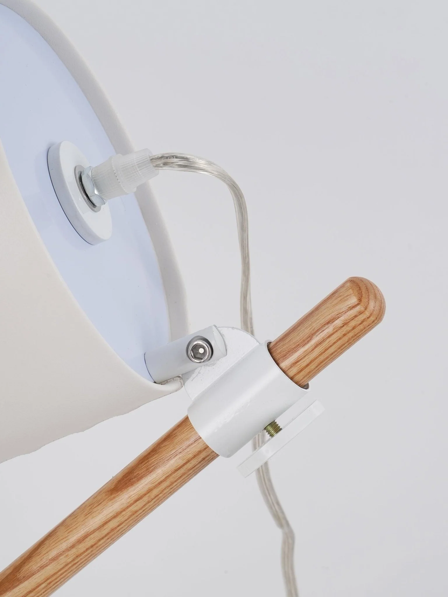 Настольный светильник Shift Lamp - ∅35см x 53см, белый, дерево
