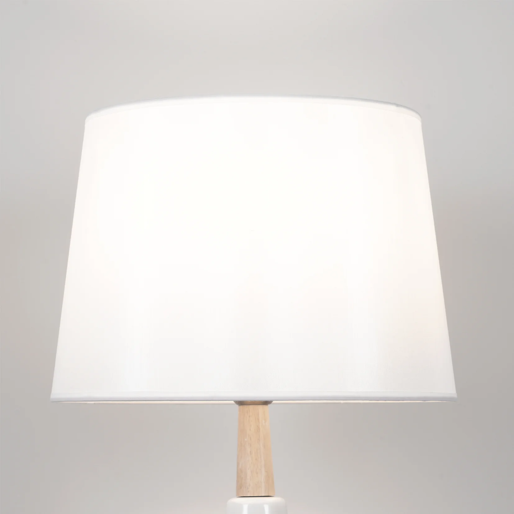Hilo Table Lamp - ∅ 14.1″ x H 23.3″ / Dia 36cm x H 59cm / White / US plug