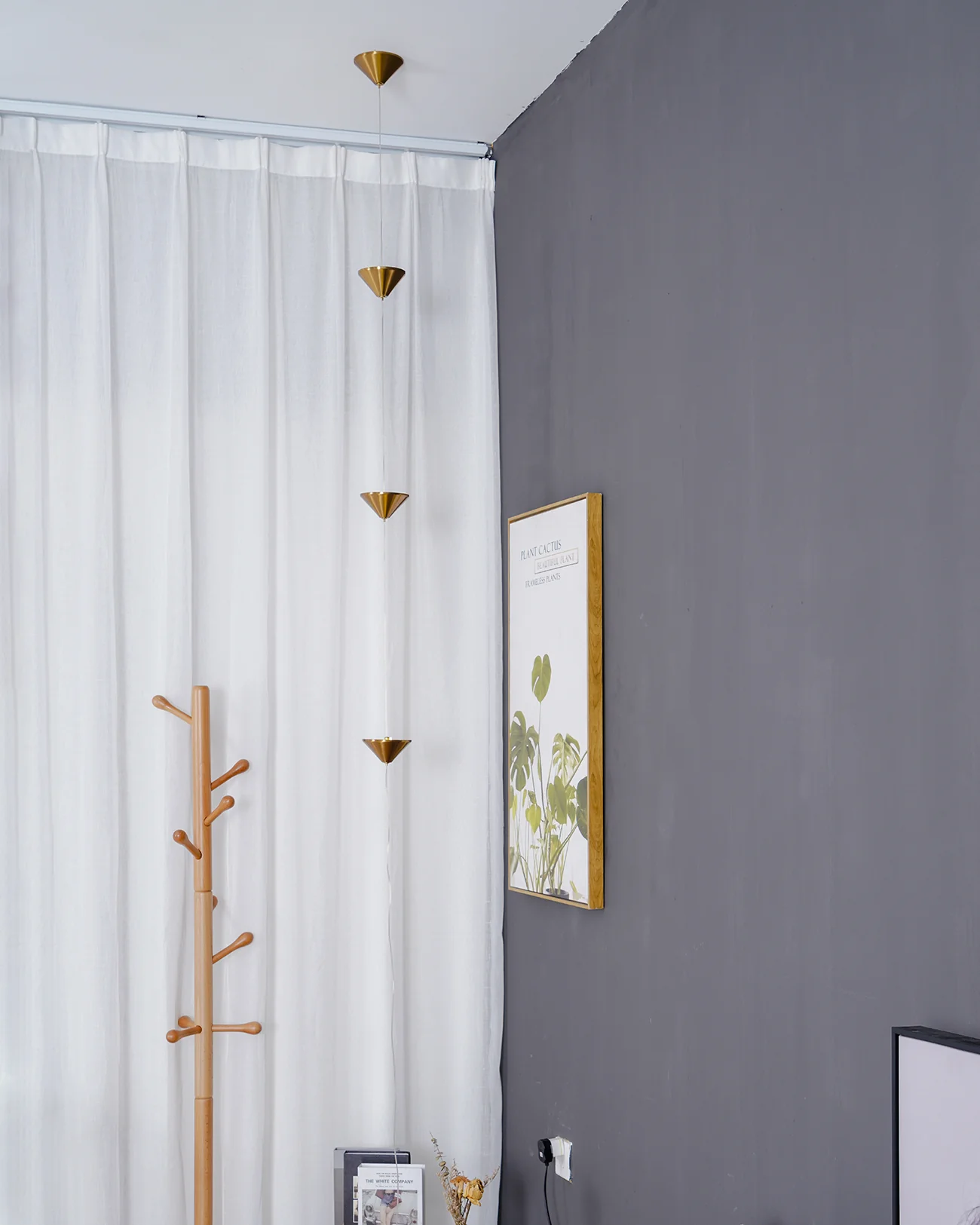 Soreluna Floor Lamp - ∅ 3.9″ x H 126″ / Dia 10cm x H 320cm / Gold & Black / US plug