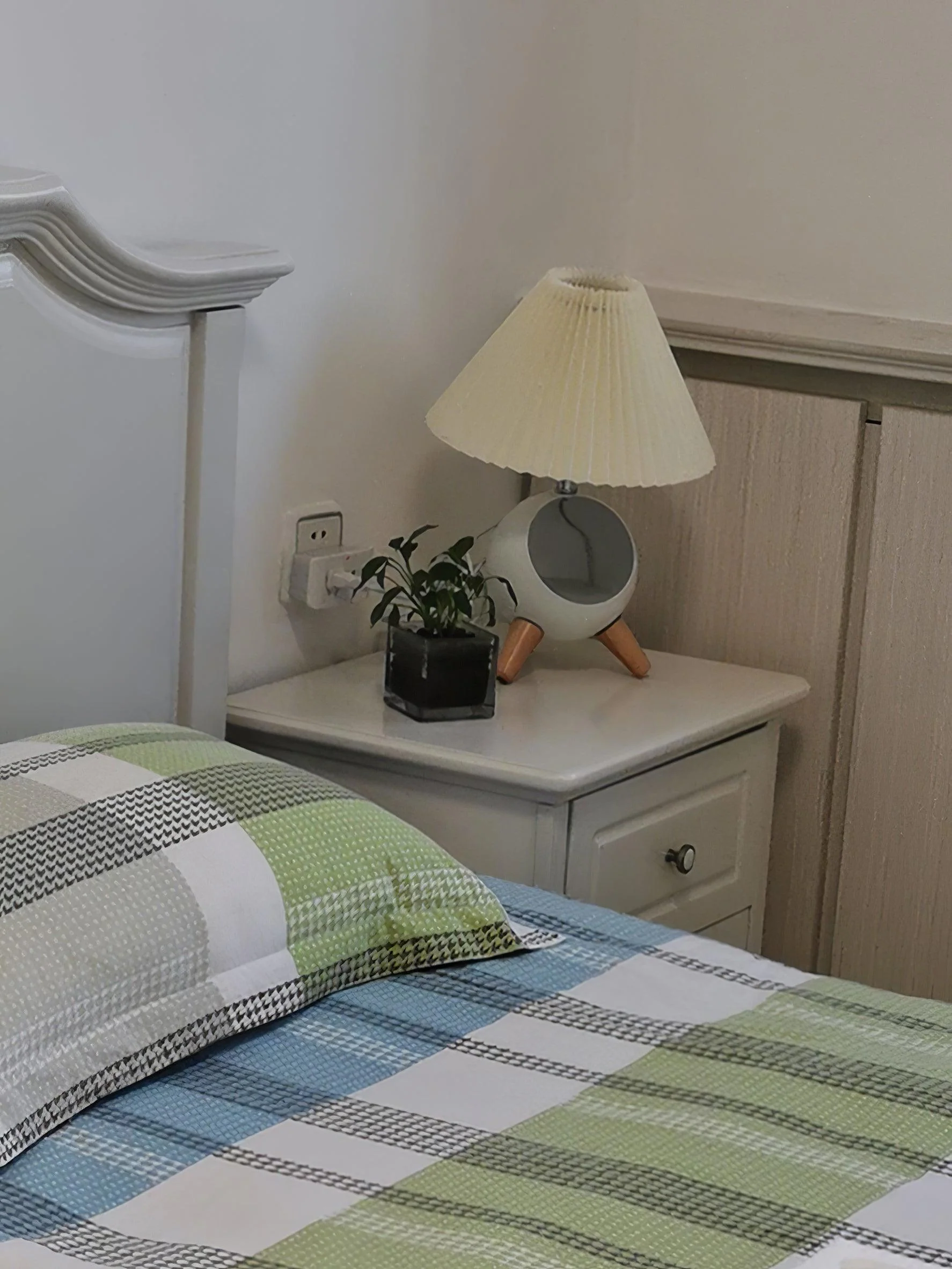 Настольный светильник Wood Small - ∅26см x 39см, белый
