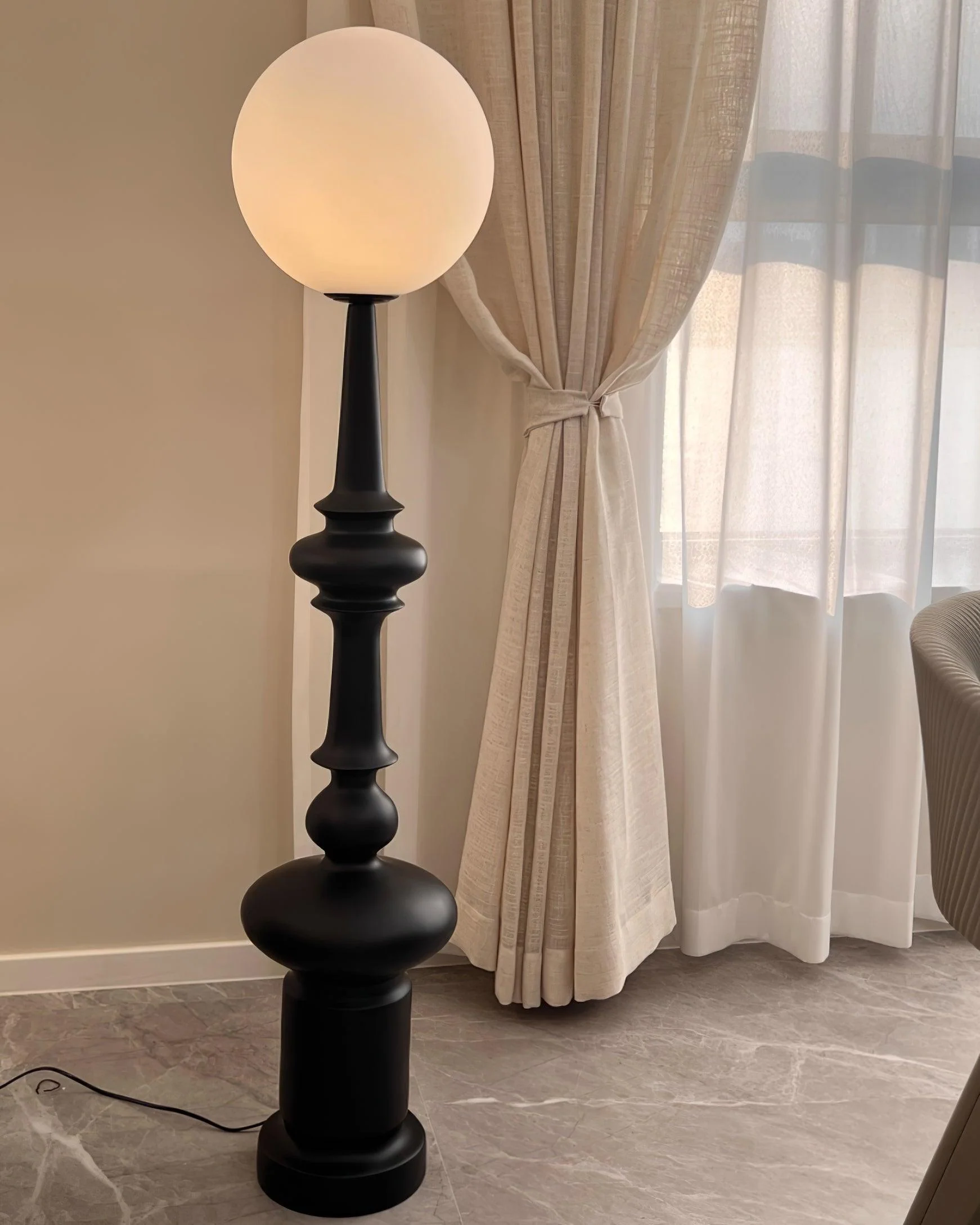 Roman Column Floor Lamp - ∅ 11.8″ x H 54.3″ / Dia 30cm x H 138cm / Black / US plug
