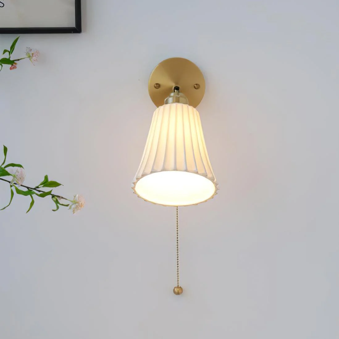 Trumpet Ceramic Wall Light - Set of 2 / Brass & White Ceramic