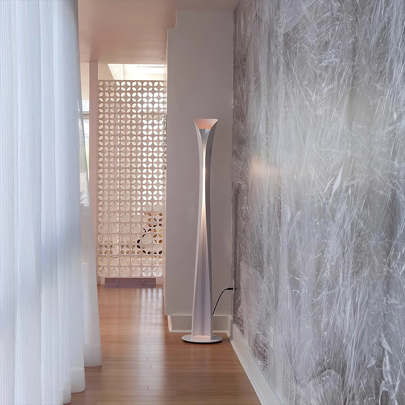 Cadmo Floor Lamp - ∅ 12.6″ x H 68.5″ / Dia 32cm x H 174m / White / UK plug