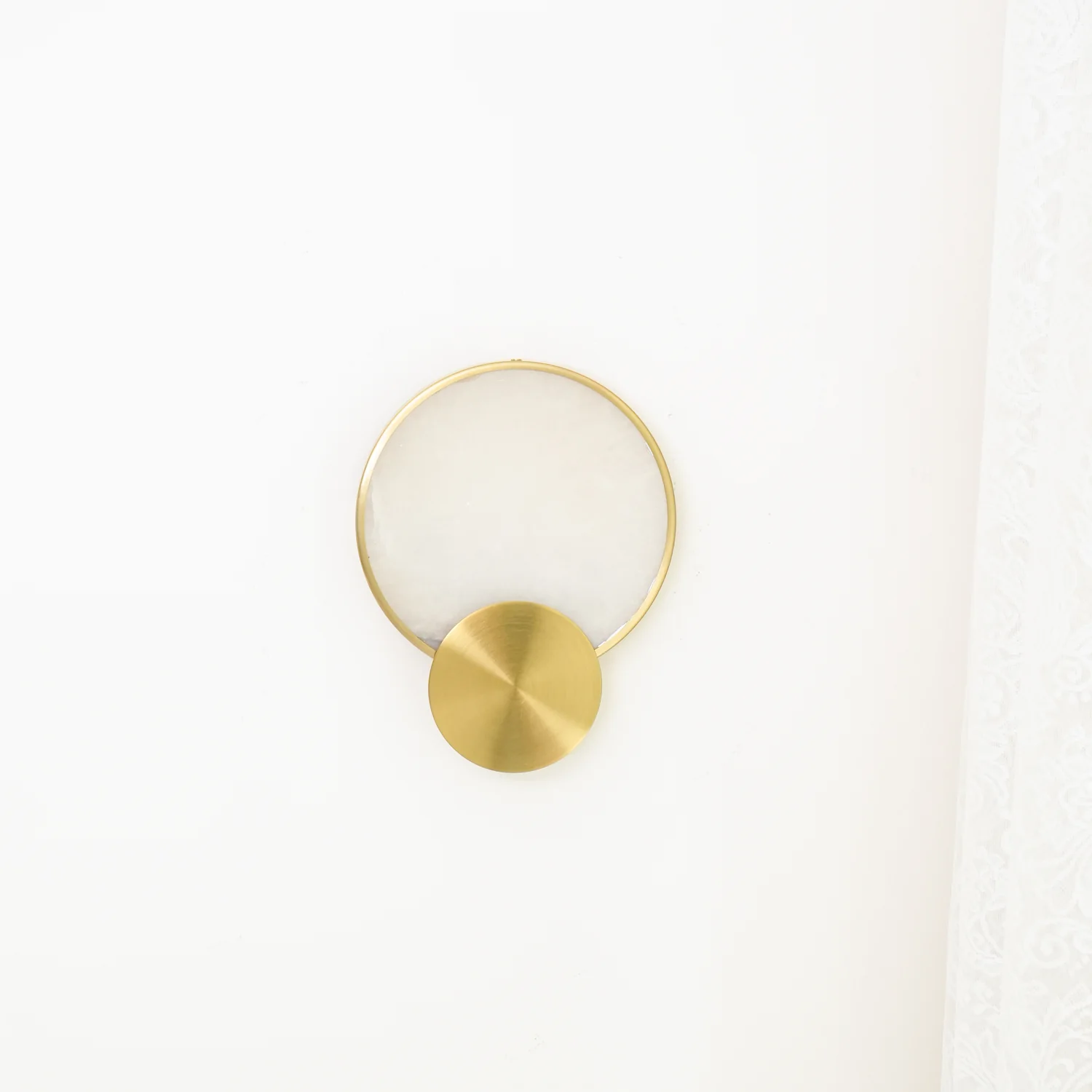 Terra Svet Wall Lamp - ∅ 8.6″ x H 11.4″ Set of 2 / Gold & White Alabaster / Cool White