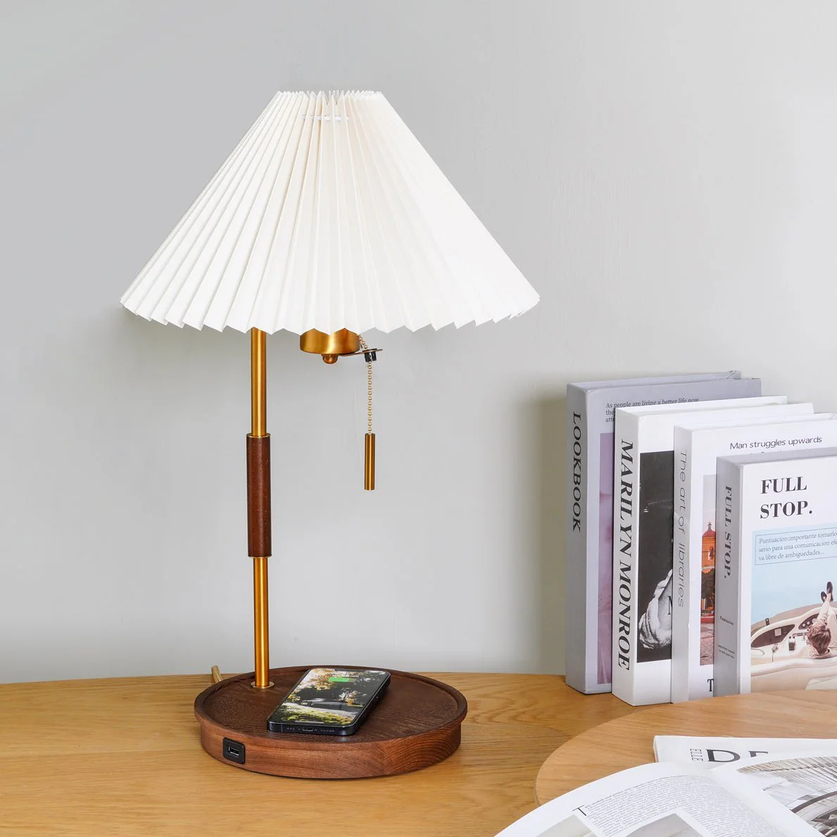 Настольный светильник Wooden Retro - ∅31см x 52см, орех, серый, версия с беспроводной зарядкой